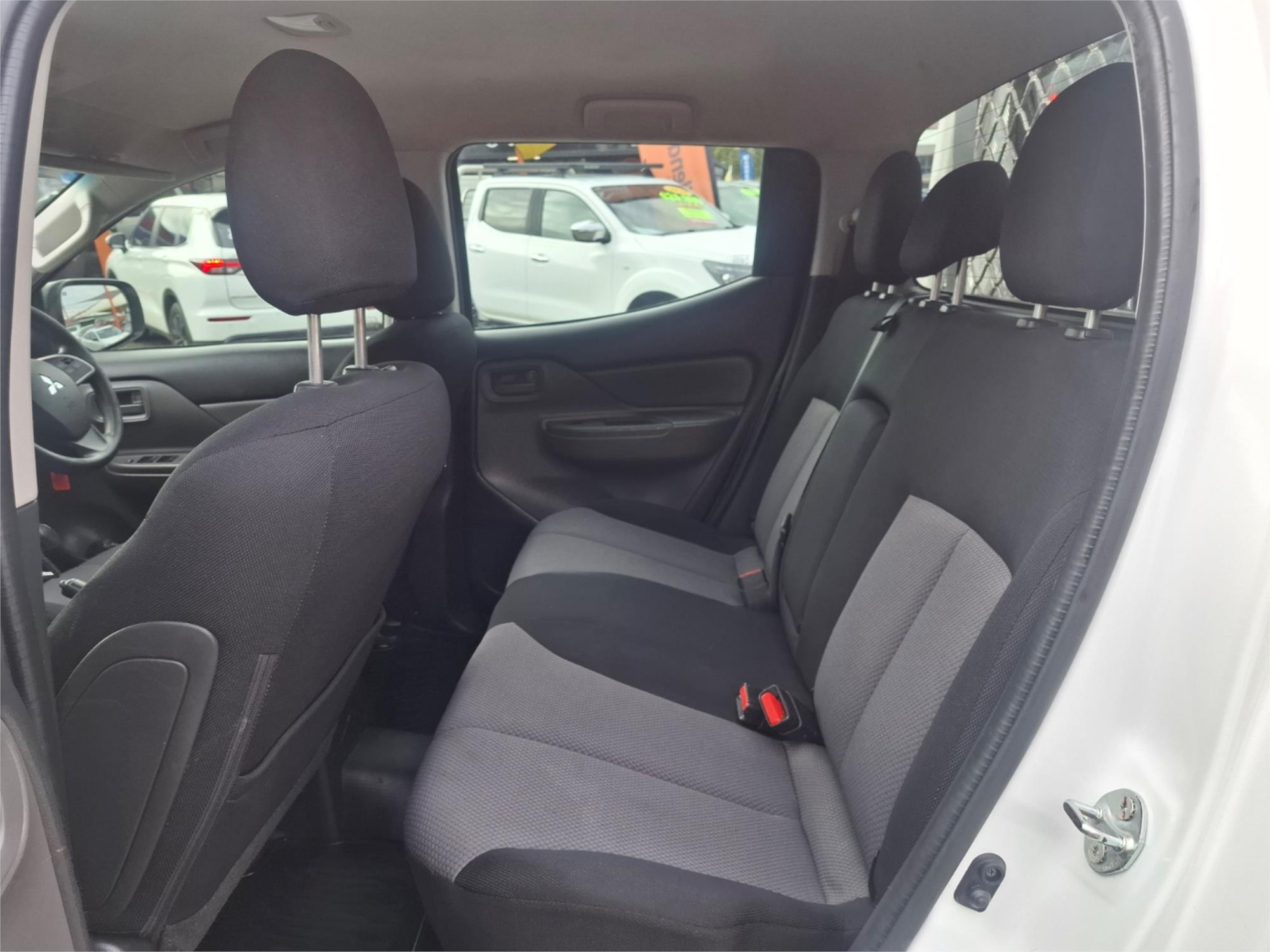 2016 MITSUBISHI TRITON MQ MY16 GLX (4x4) 5 SP AUTOMATIC DUAL C/CHAS