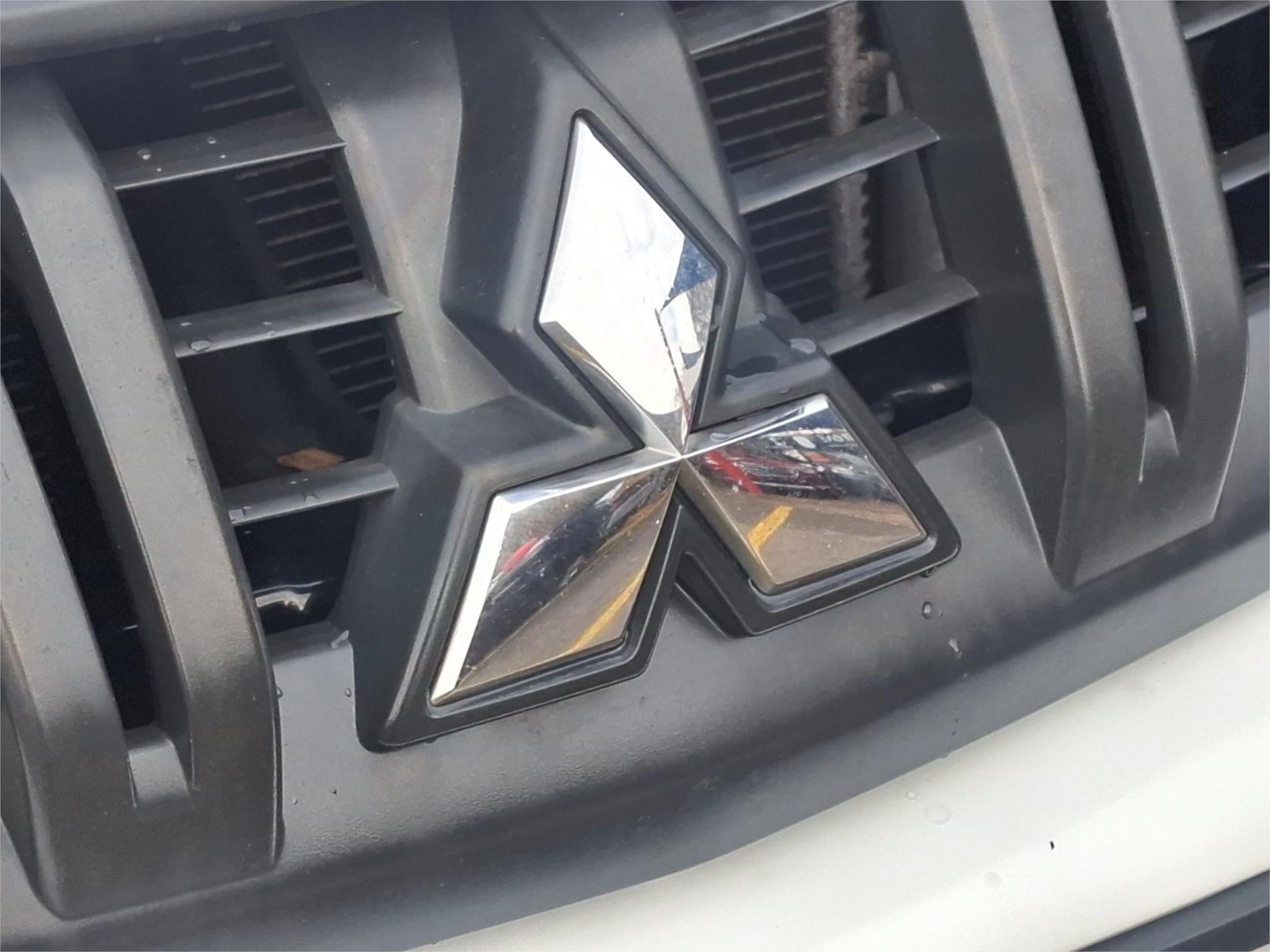 2016 MITSUBISHI TRITON MQ MY16 GLX (4x4) 5 SP AUTOMATIC DUAL C/CHAS