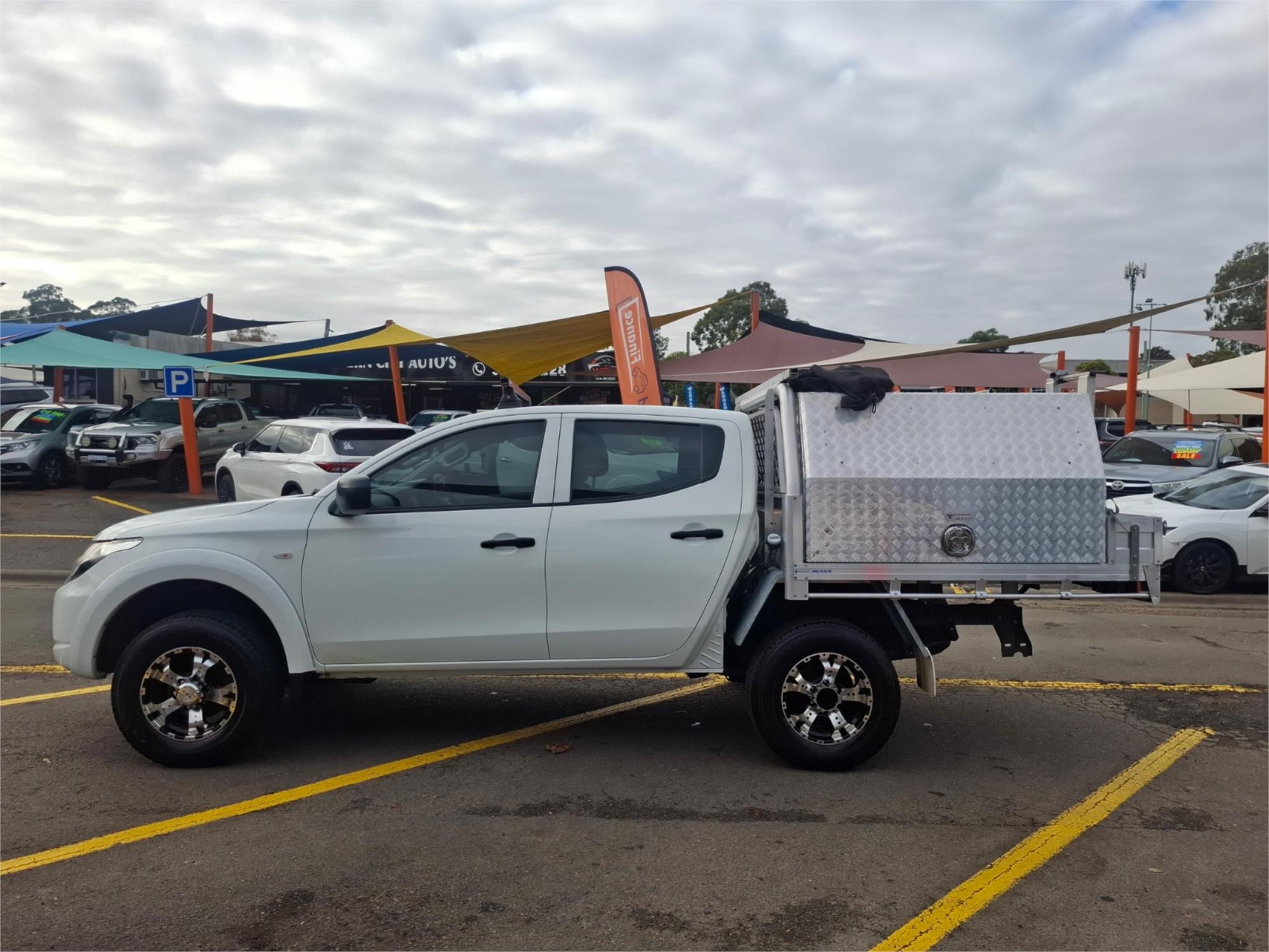2016 MITSUBISHI TRITON MQ MY16 GLX (4x4) 5 SP AUTOMATIC DUAL C/CHAS