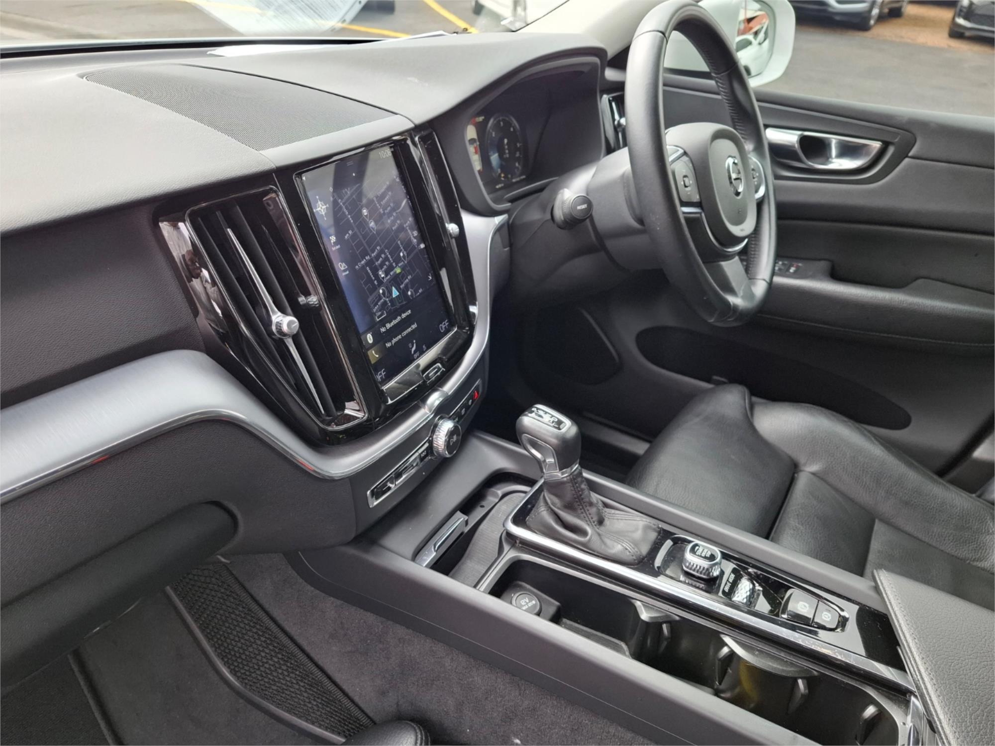 2020 VOLVO XC60 246 MY20 D4 MOMENTUM (AWD) 8 SP AUTOMATIC GEARTRONIC 4D WAGON