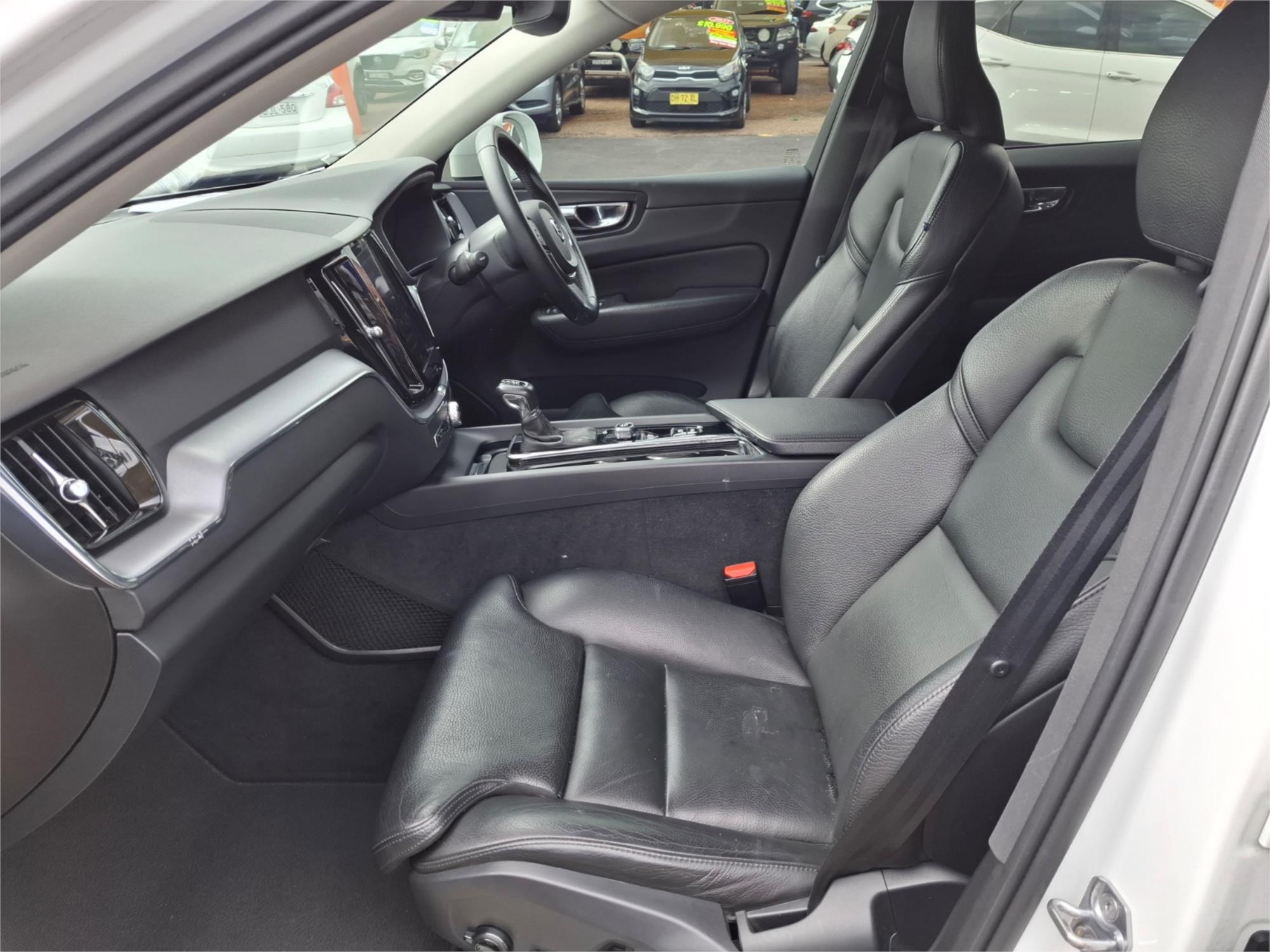 2020 VOLVO XC60 246 MY20 D4 MOMENTUM (AWD) 8 SP AUTOMATIC GEARTRONIC 4D WAGON