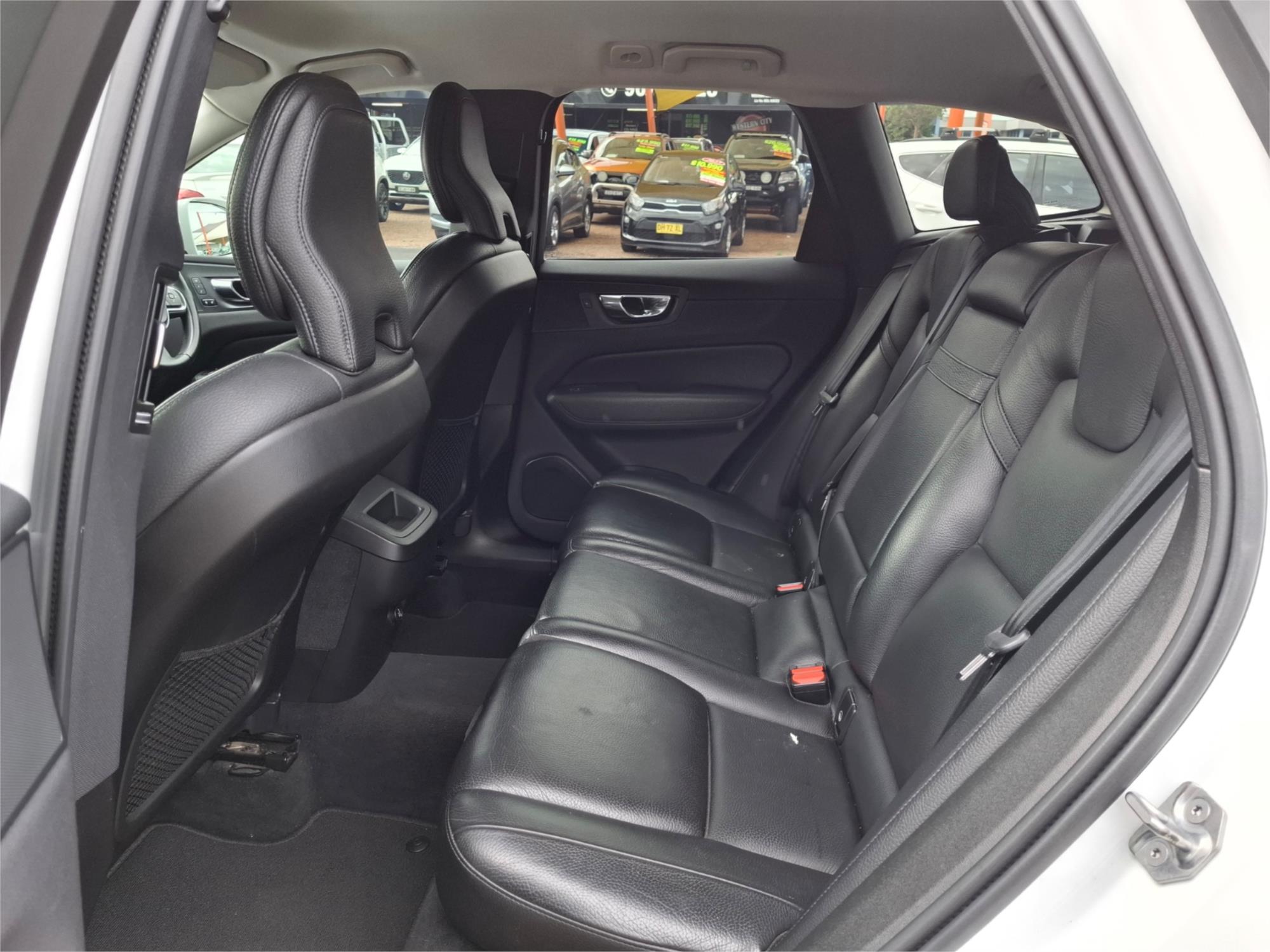 2020 VOLVO XC60 246 MY20 D4 MOMENTUM (AWD) 8 SP AUTOMATIC GEARTRONIC 4D WAGON