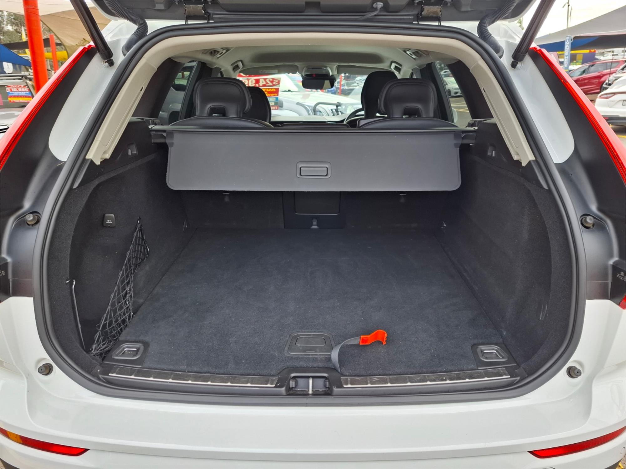 2020 VOLVO XC60 246 MY20 D4 MOMENTUM (AWD) 8 SP AUTOMATIC GEARTRONIC 4D WAGON