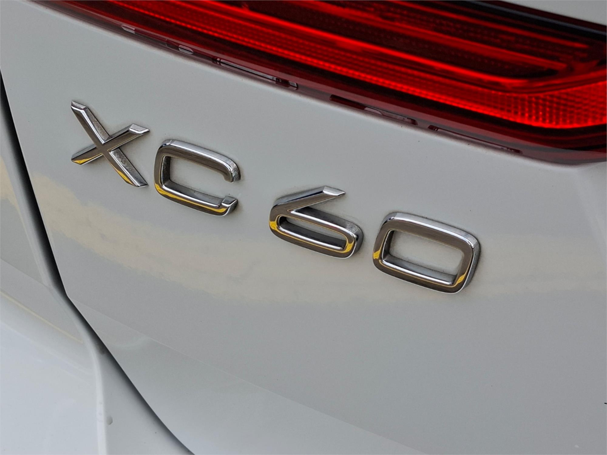2020 VOLVO XC60 246 MY20 D4 MOMENTUM (AWD) 8 SP AUTOMATIC GEARTRONIC 4D WAGON