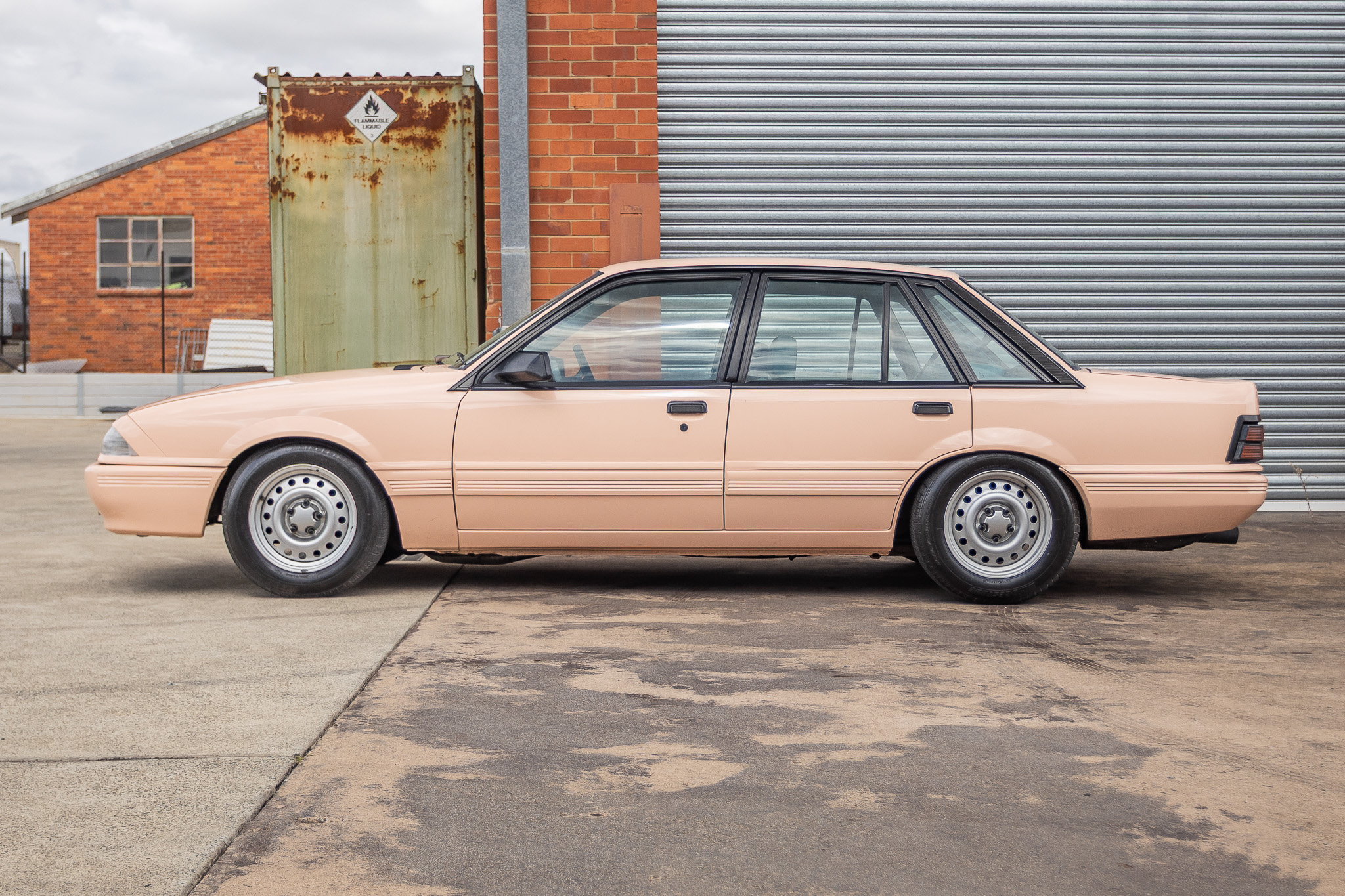 6/1988 HOLDEN COMMODORE VL EXECUTIVE 5 SP MANUAL 4D SEDAN