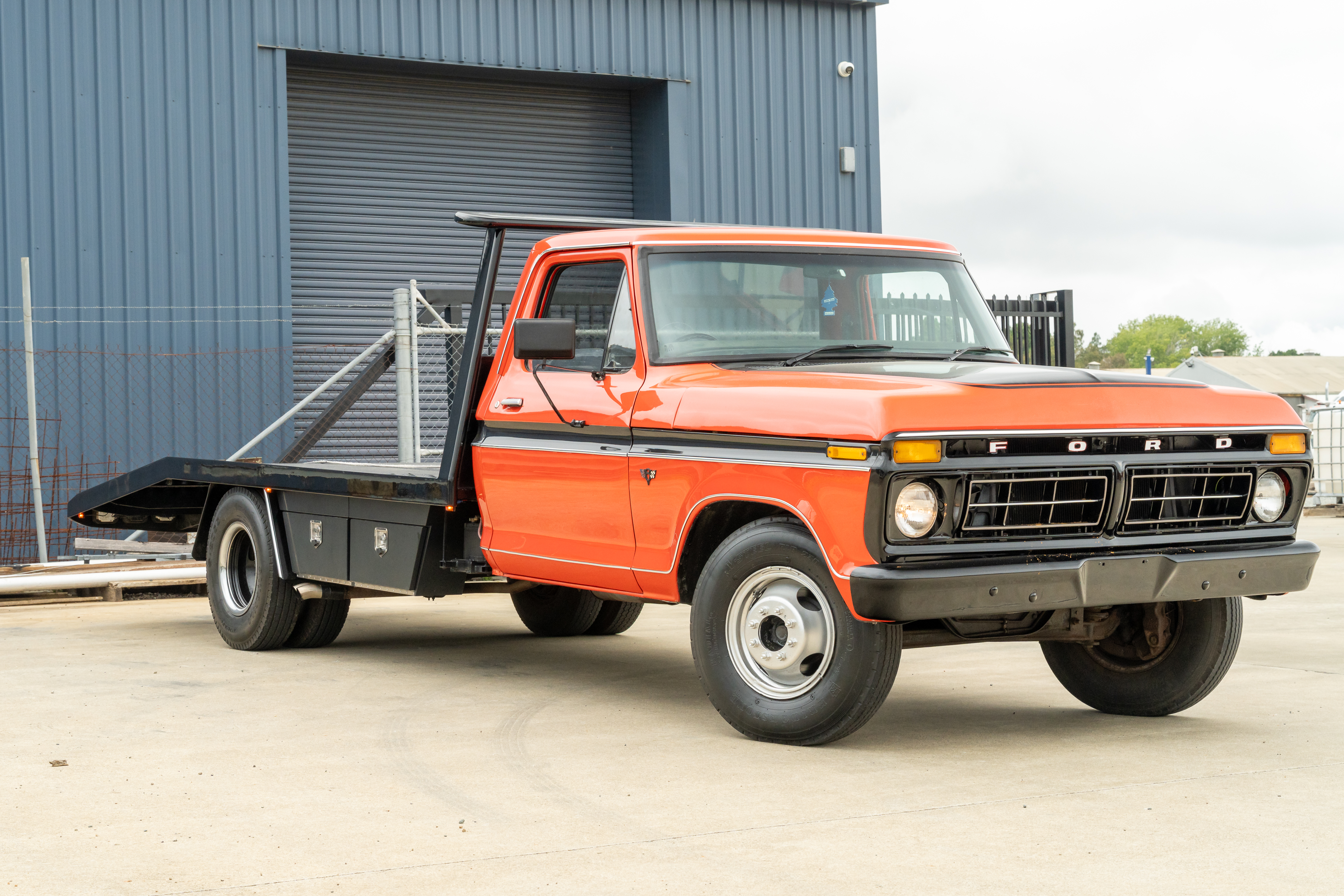 1977 FORD F350 4 SP MANUAL TOW TRUCK