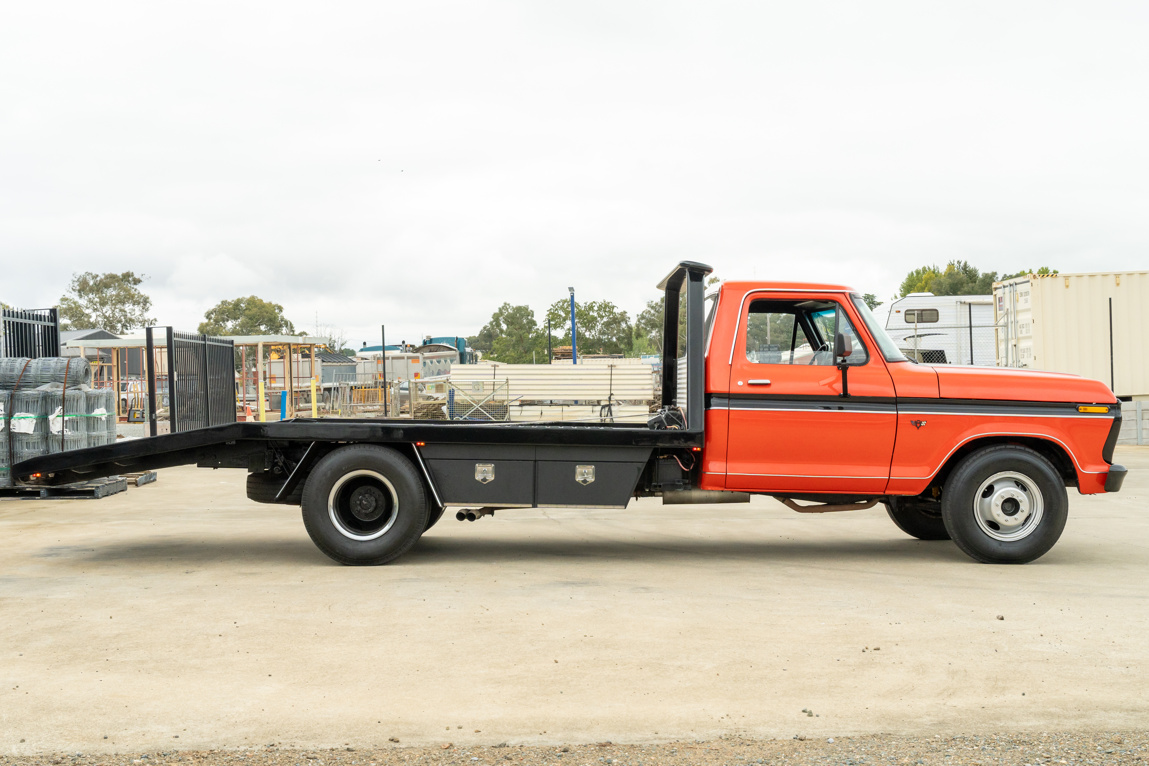 1977 FORD F350 4 SP MANUAL TOW TRUCK