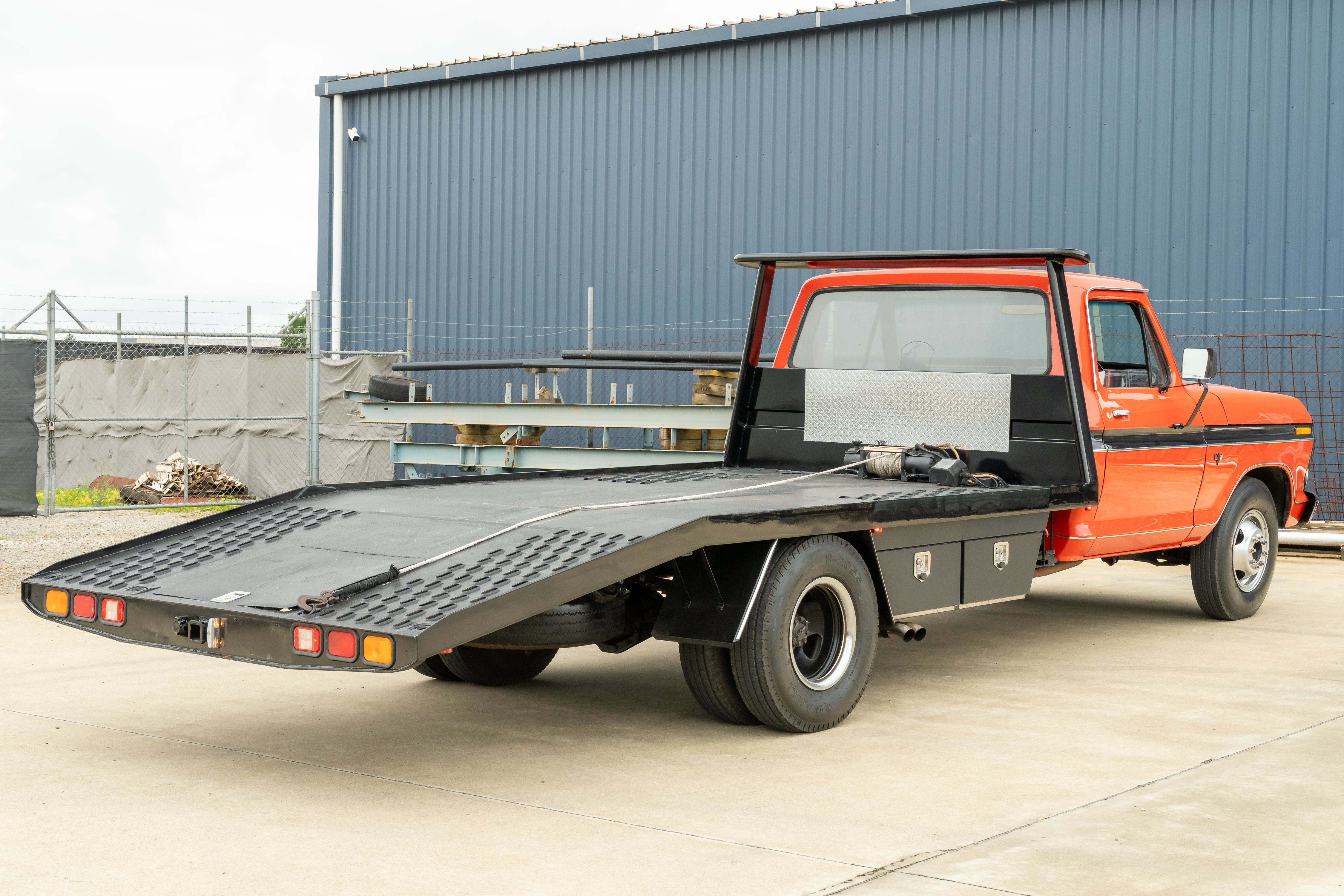 1977 FORD F350 4 SP MANUAL TOW TRUCK