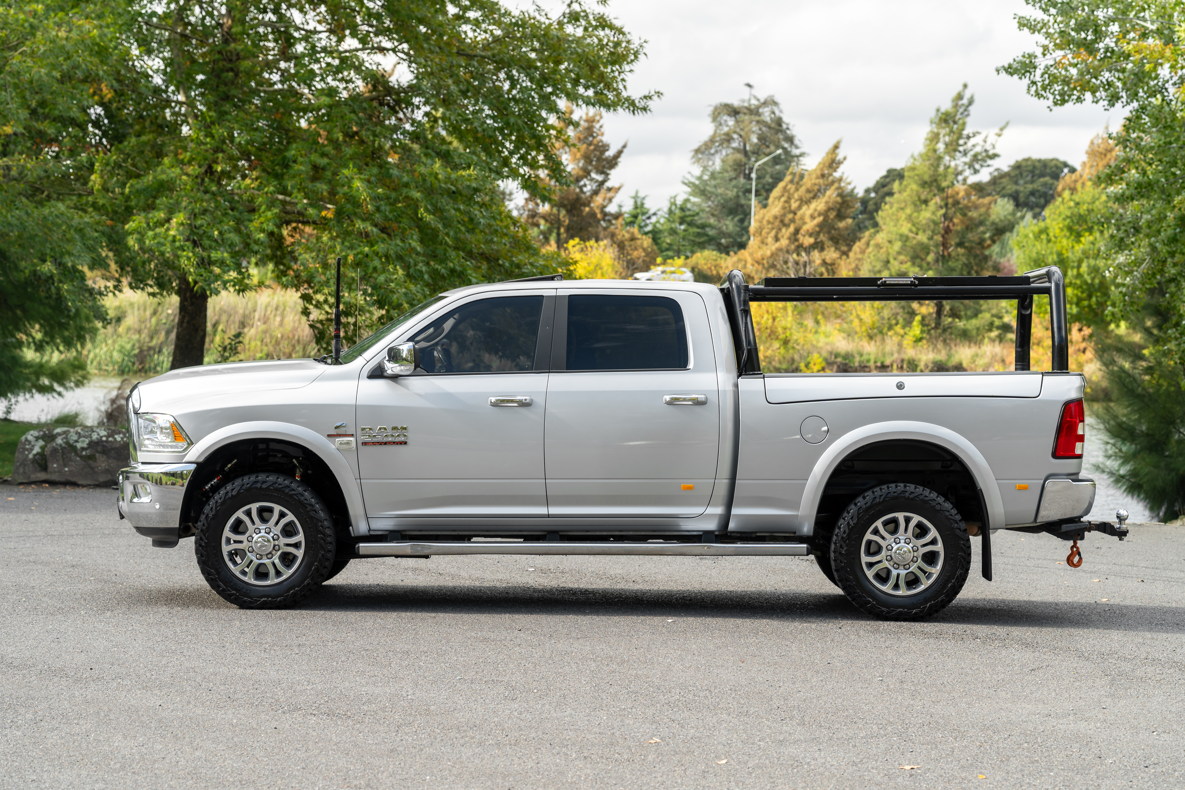 10/2017 DODGE RAM 2500 HD LARAMIE 4X4 AUTOMATIC CREW CAB UTILITY