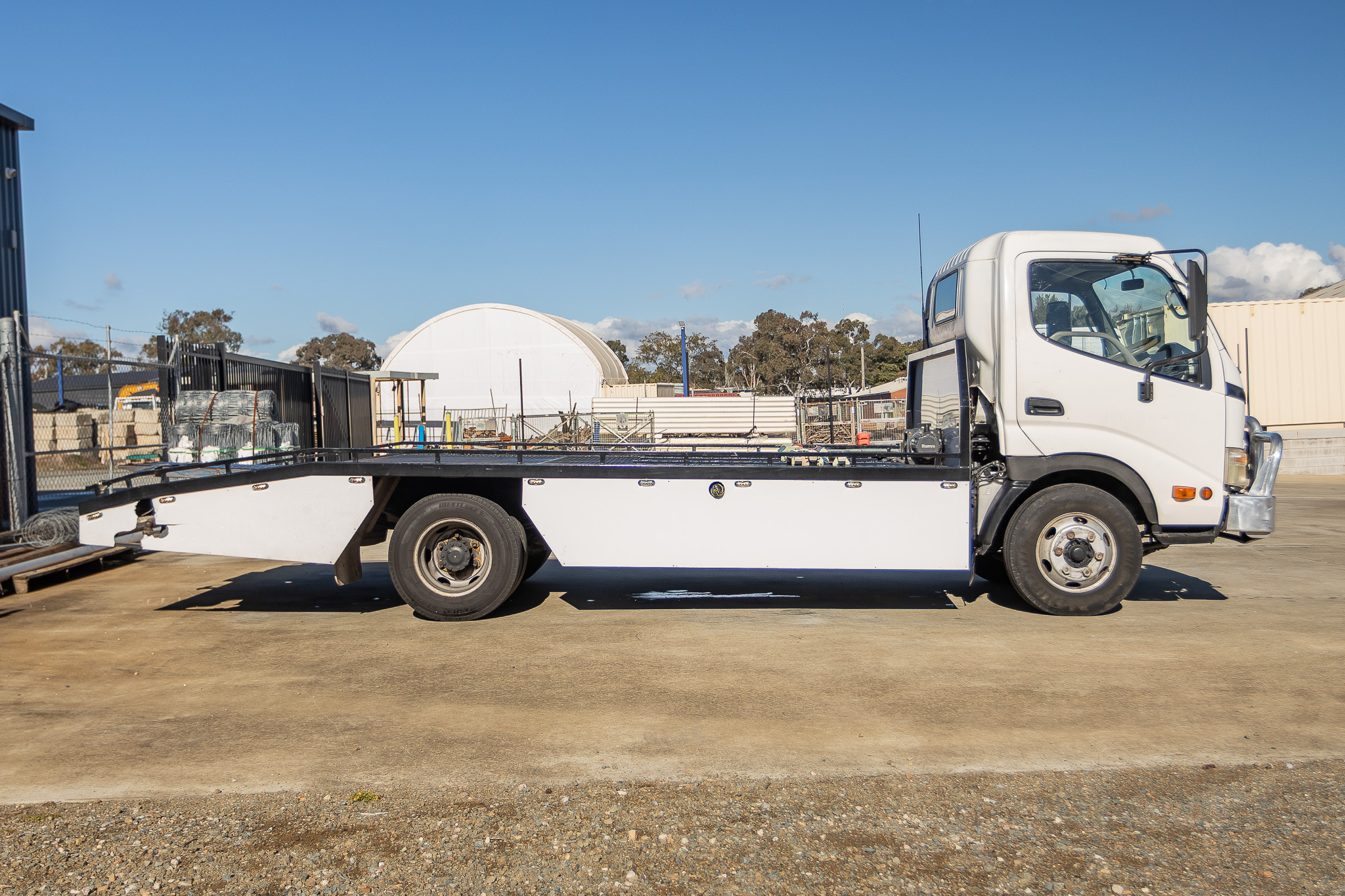 08/2007 HINO 300 XZU417R MEDIUM 5 SP MANUAL BEAVERTAIL