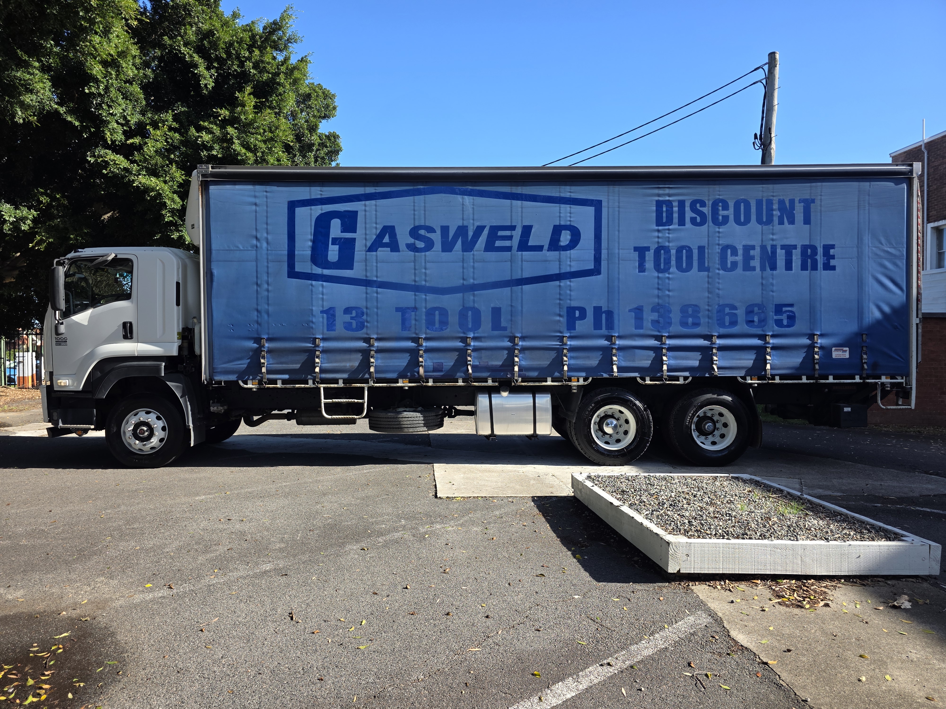 06/2011 ISUZU FXR FH 1000 LONG 9 SP MANUAL C/CHAS
