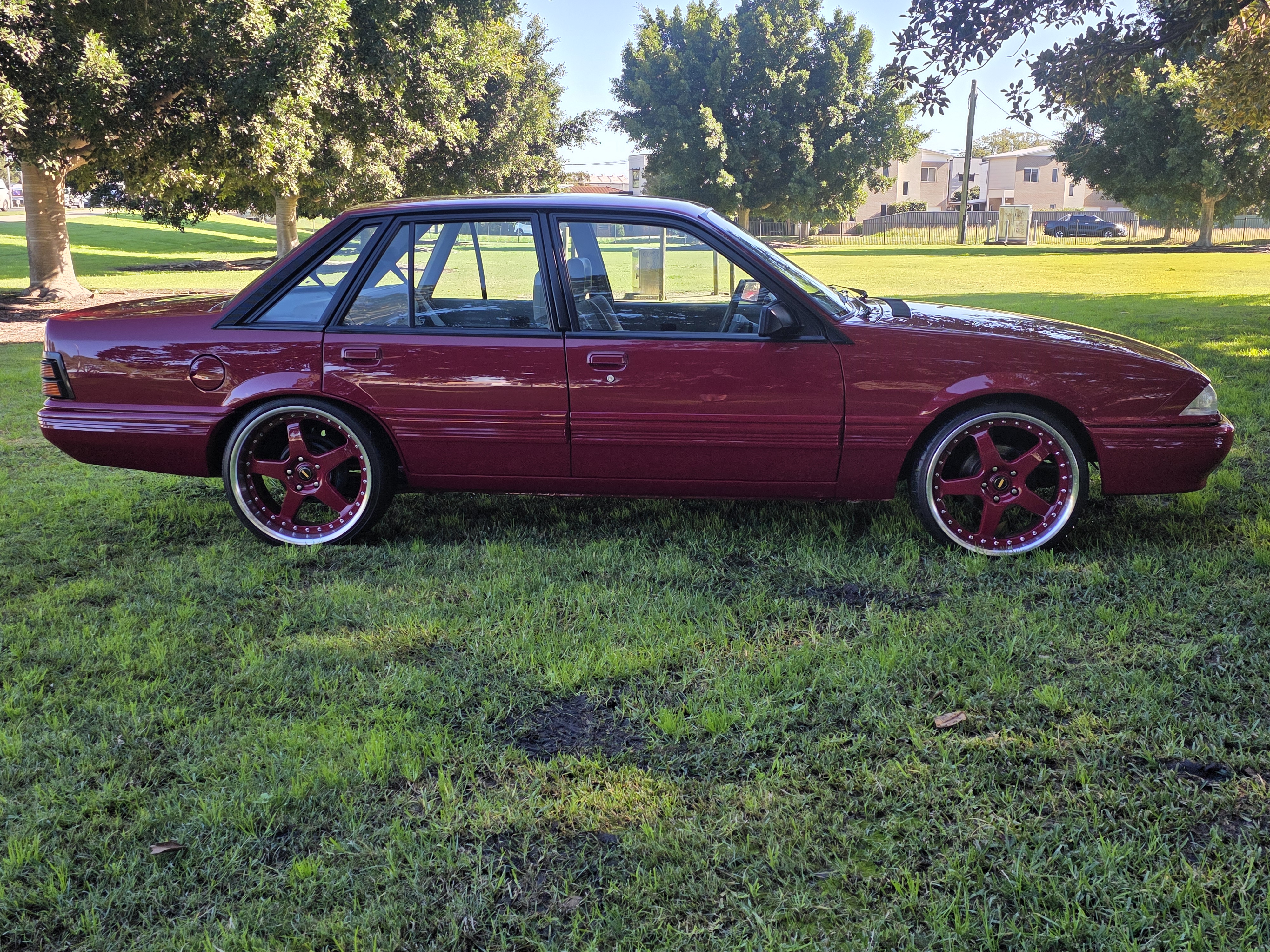 04/1987 HOLDEN COMMODORE VL EXECUTIVE 3 SP AUTOMATIC 4D SEDAN