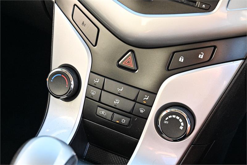 2014 HOLDEN CRUZE JH MY14 EQUIPE 6 SP AUTOMATIC 4D SEDAN