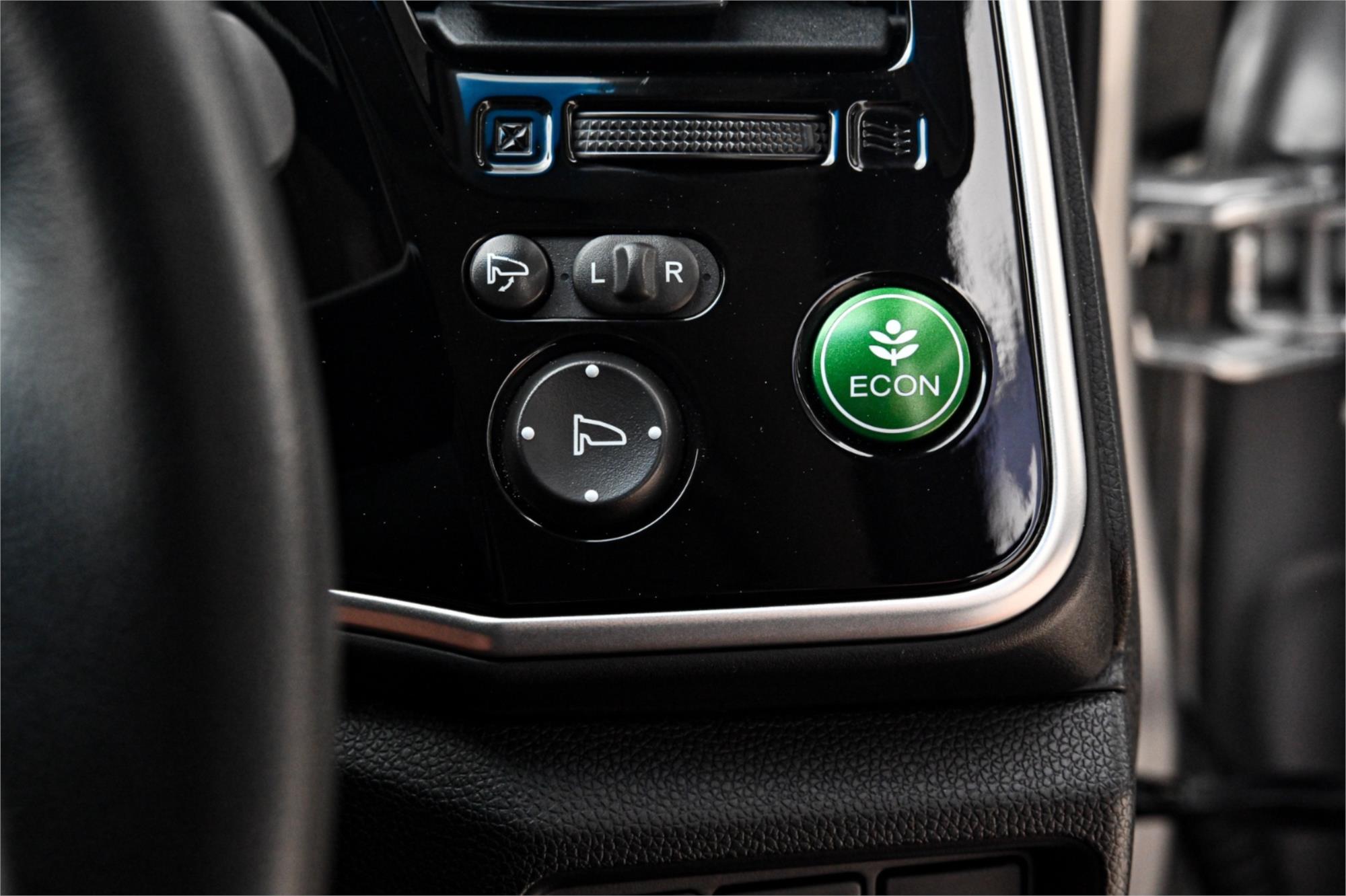 2016 HONDA GRACE AUTOMATIC SEDAN