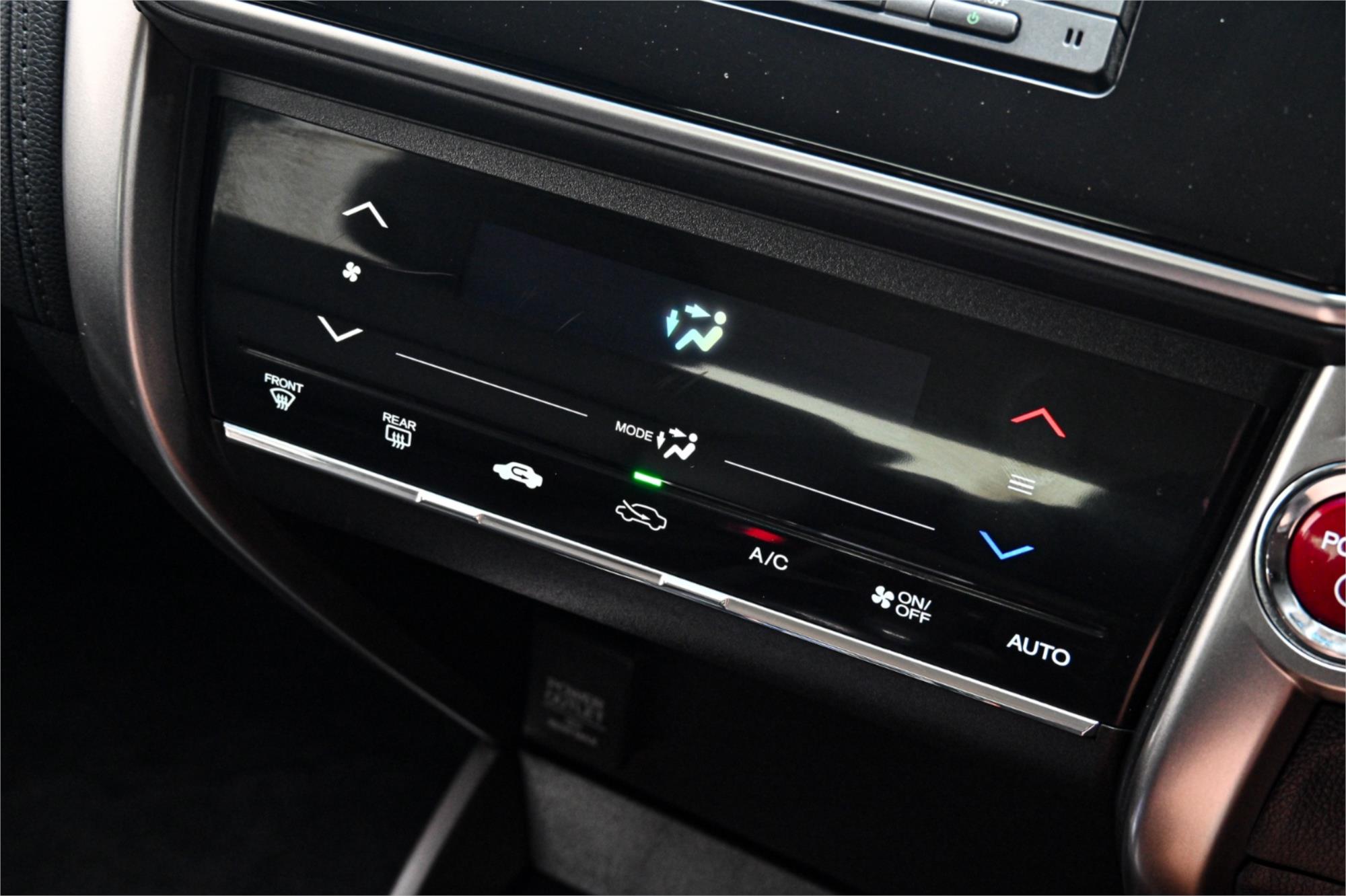2016 HONDA GRACE AUTOMATIC SEDAN