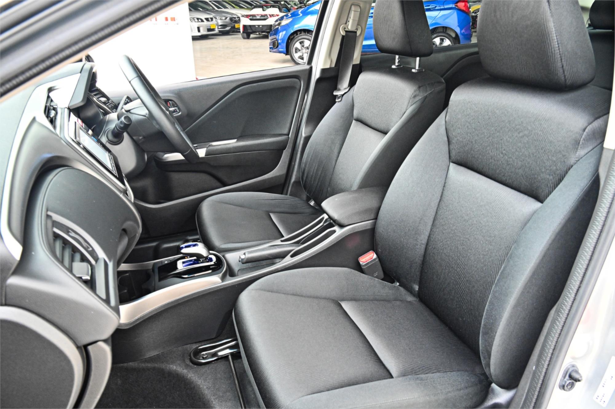 2016 HONDA GRACE AUTOMATIC SEDAN