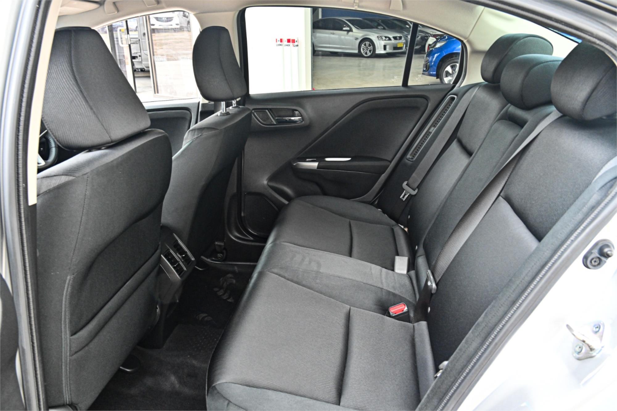 2016 HONDA GRACE AUTOMATIC SEDAN