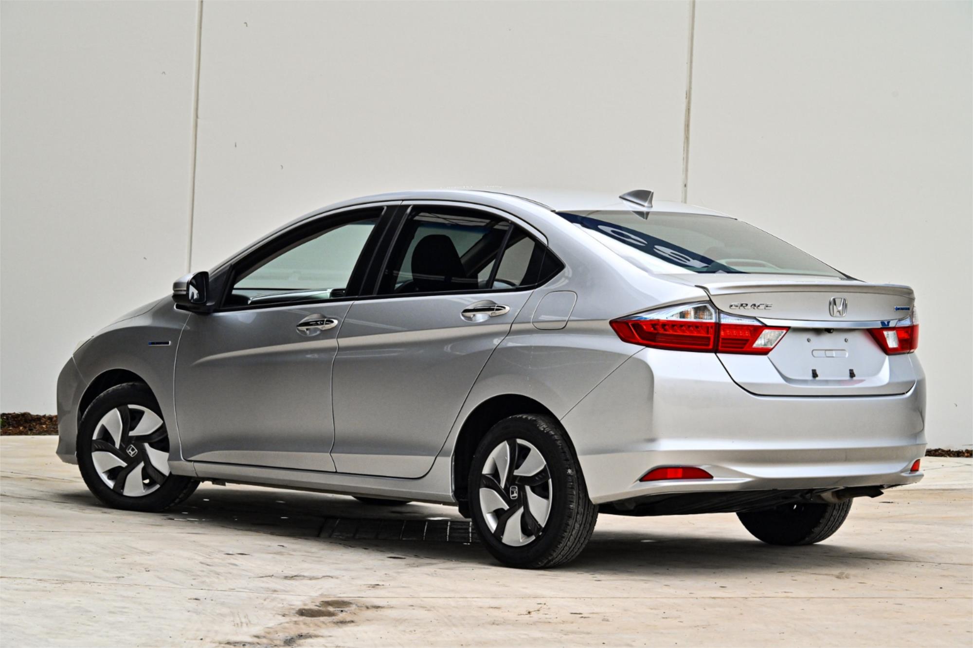 2016 HONDA GRACE AUTOMATIC SEDAN