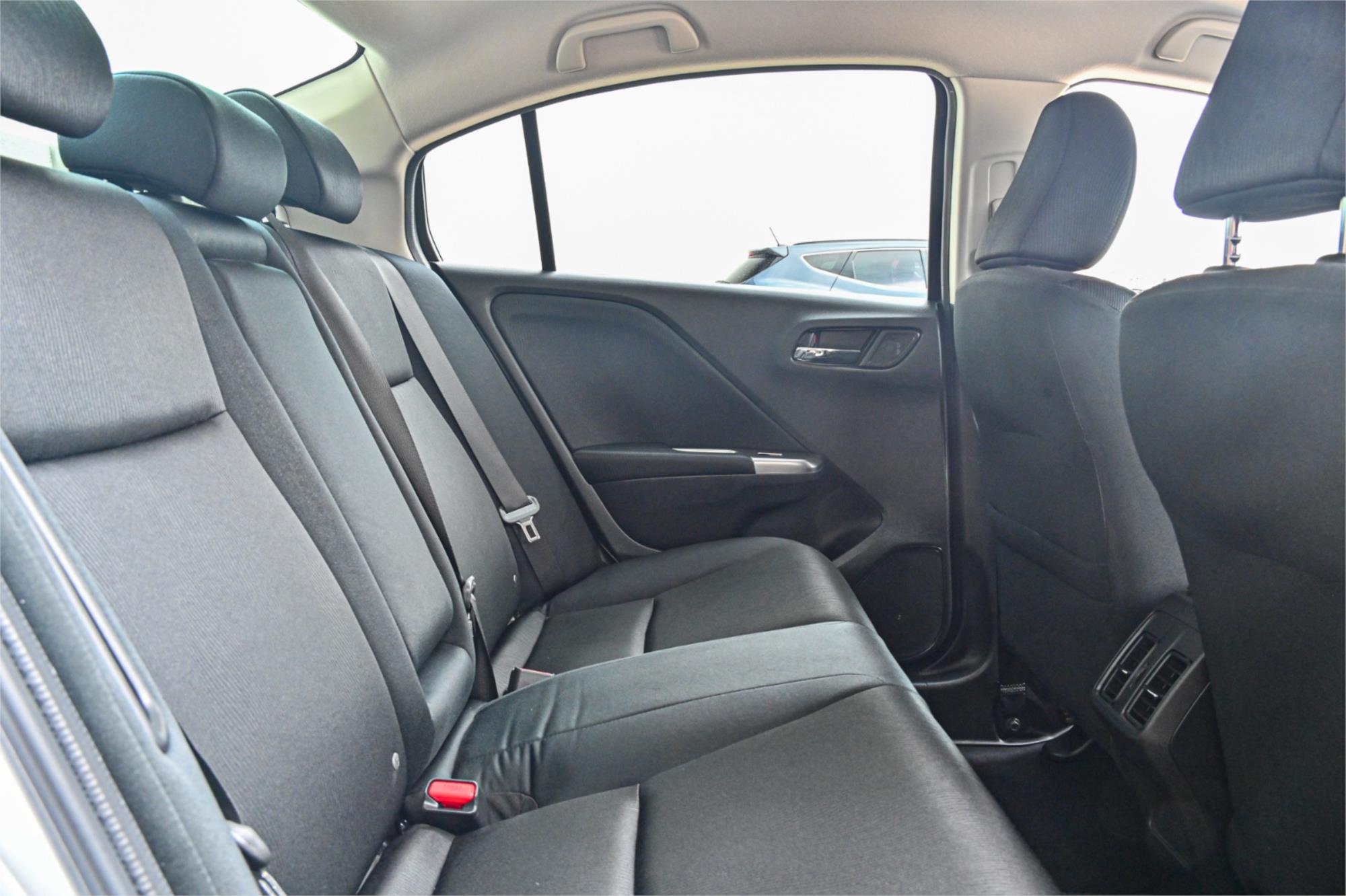 2016 HONDA GRACE AUTOMATIC SEDAN
