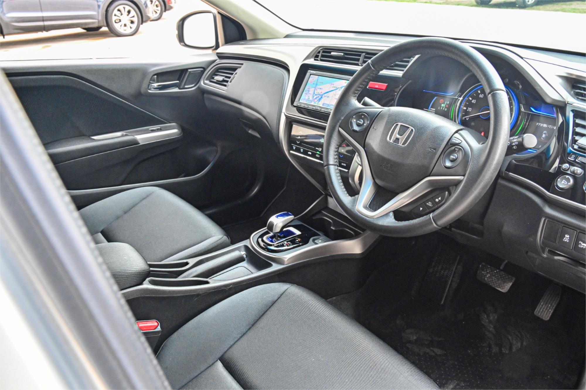 2016 HONDA GRACE AUTOMATIC SEDAN