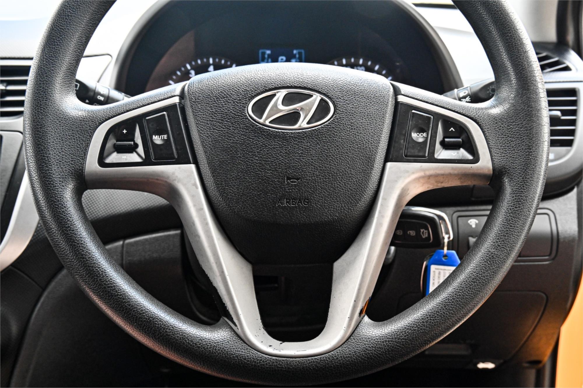 2014 HYUNDAI ACCENT RB2 MY15 ACTIVE 4 SP AUTOMATIC 5D HATCHBACK