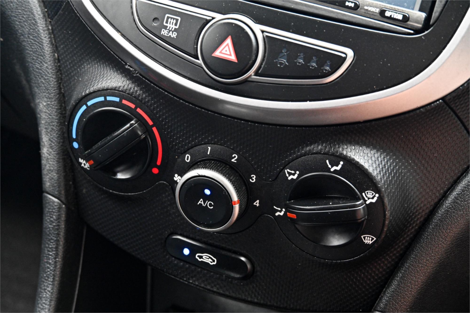 2014 HYUNDAI ACCENT RB2 MY15 ACTIVE 4 SP AUTOMATIC 5D HATCHBACK