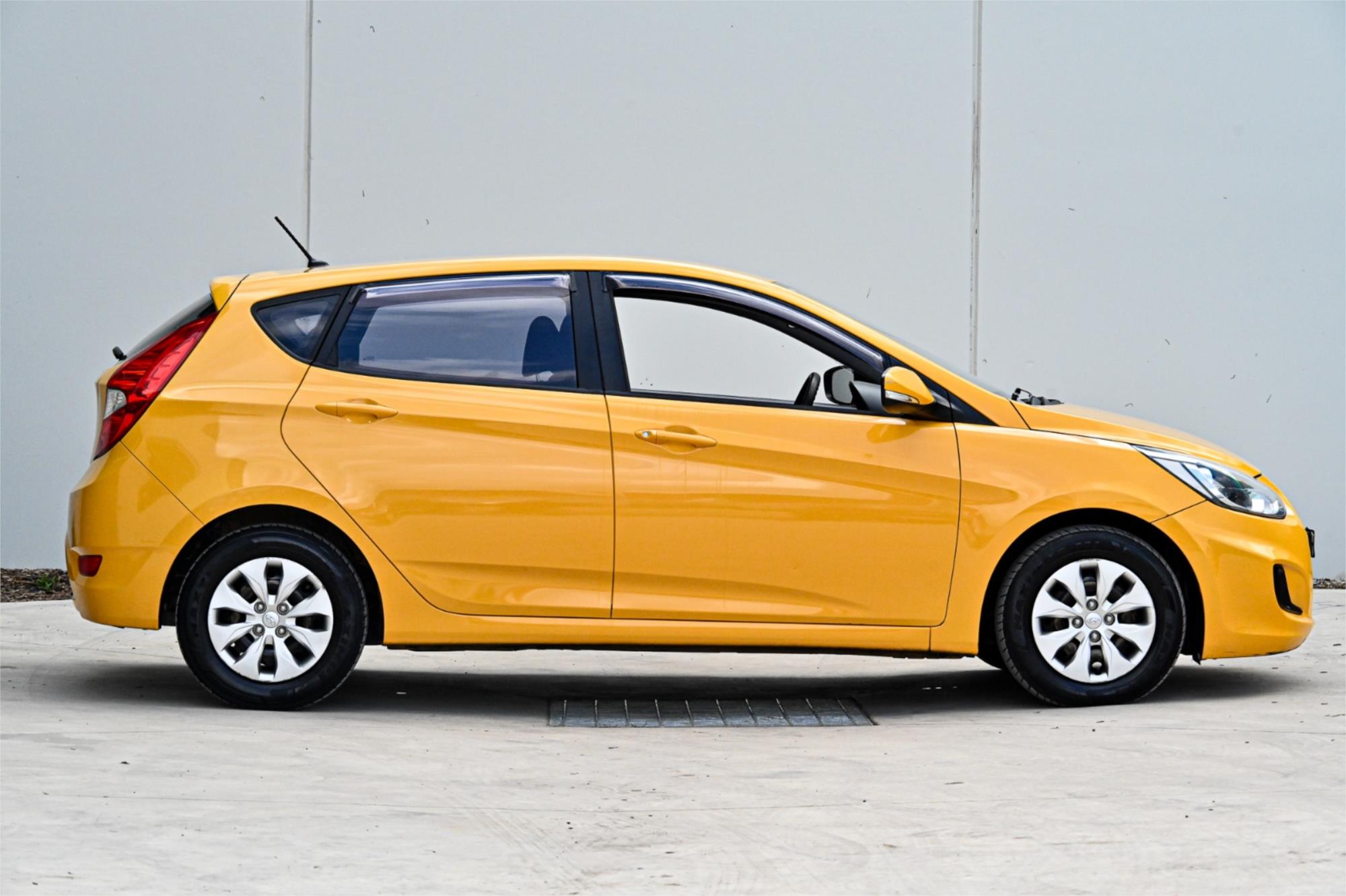 2014 HYUNDAI ACCENT RB2 MY15 ACTIVE 4 SP AUTOMATIC 5D HATCHBACK