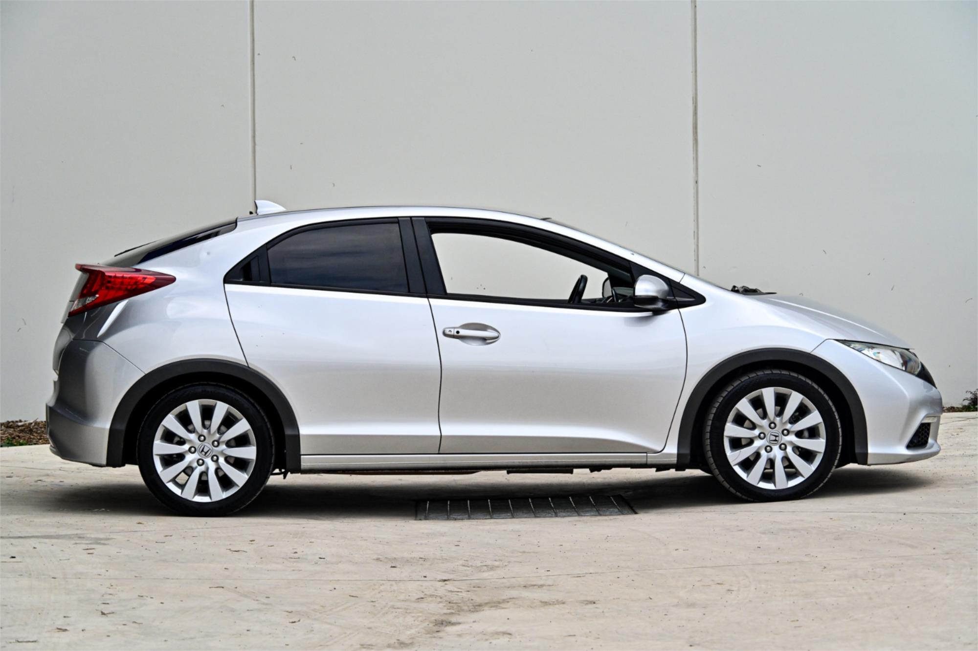 2013 HONDA CIVIC SERIES 2 VTi-LN 5 SP AUTOMATIC 4D SEDAN