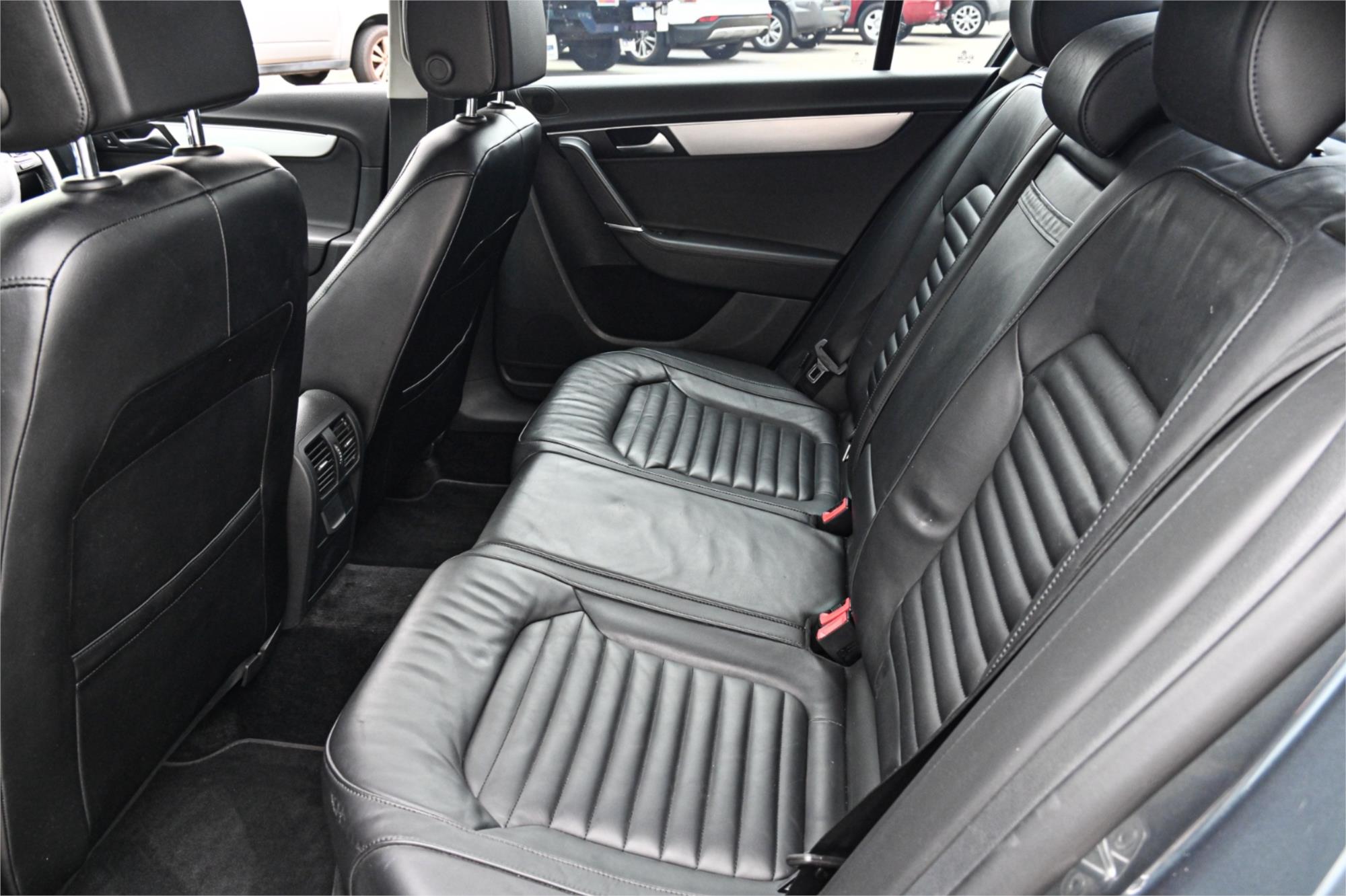 2013 VOLKSWAGEN PASSAT 3C MY13.5 130 TDI HIGHLINE 6 SP AUTO DIRECT SHIFT 4D SEDAN