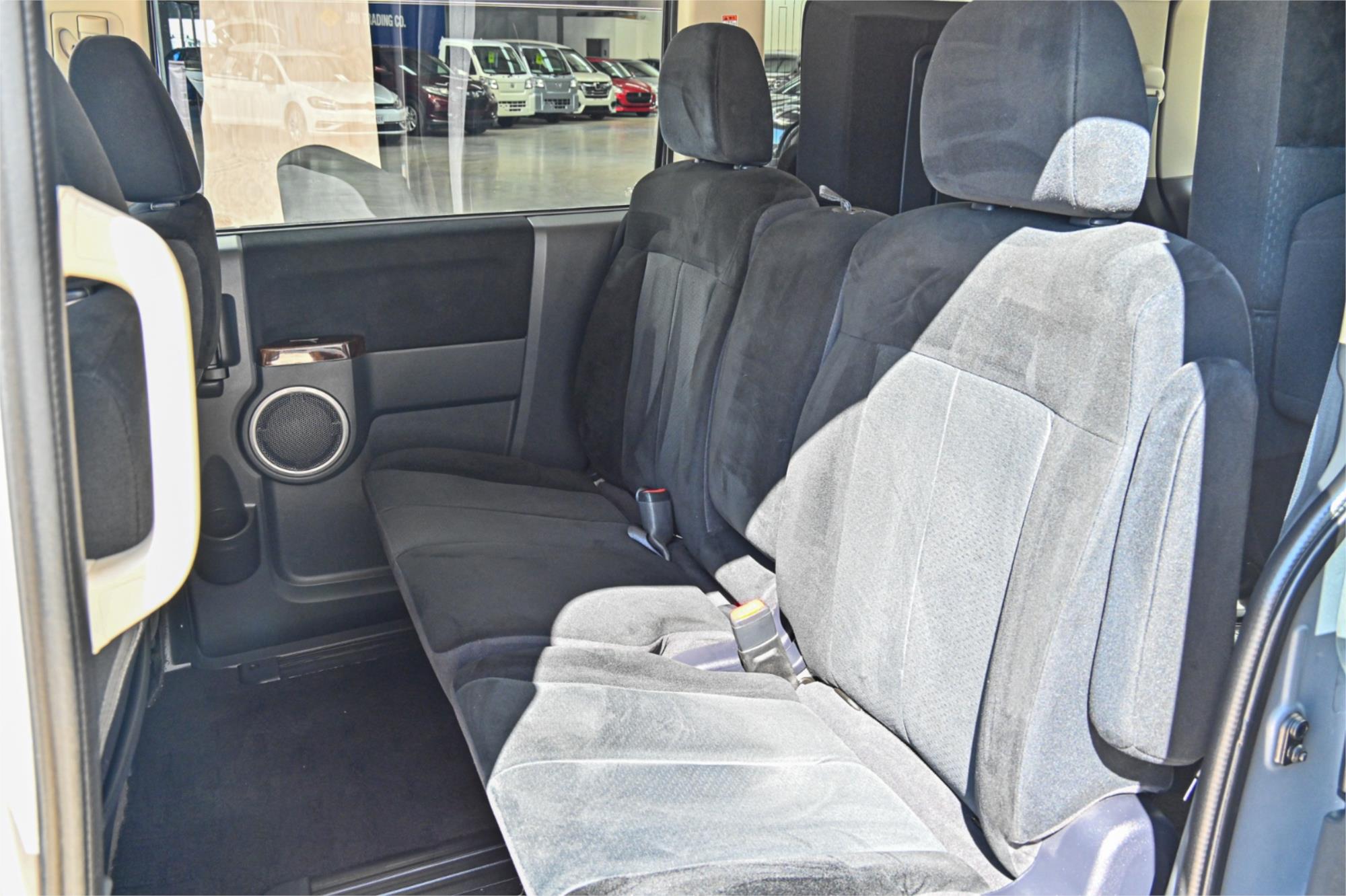 2010 MITSUBISHI DELICA D5 CONTINUOUS VARIABLE PEOPLE MOVER