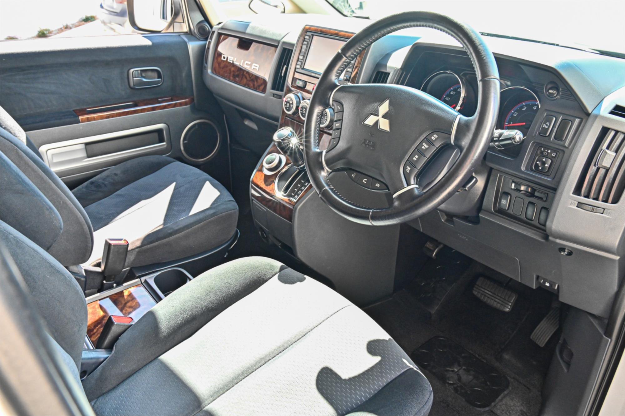 2010 MITSUBISHI DELICA D5 CONTINUOUS VARIABLE PEOPLE MOVER