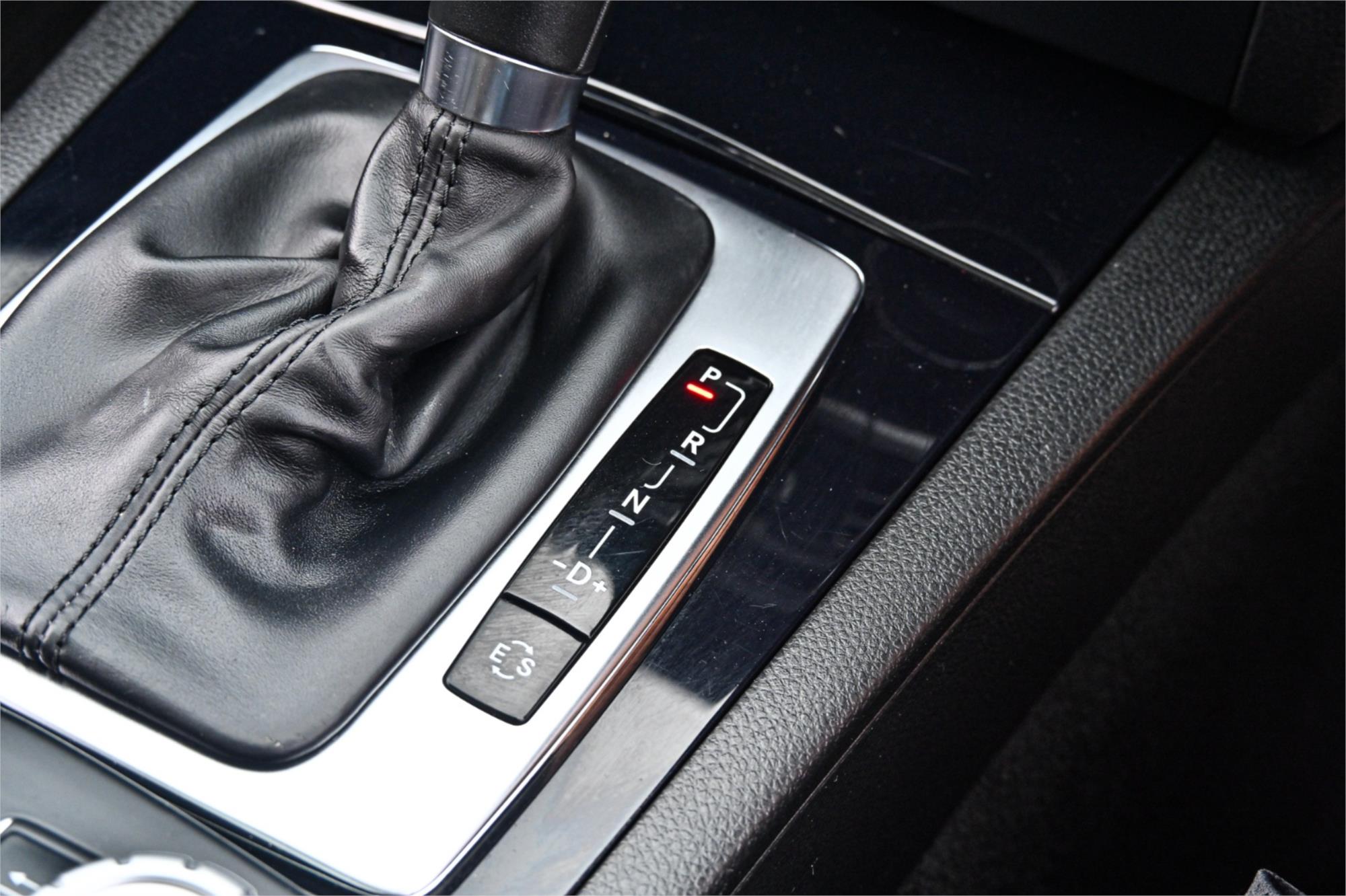 2013 MERCEDES-BENZ C200 W204 MY14 7 SP AUTOMATIC G-TRONIC 4D SEDAN