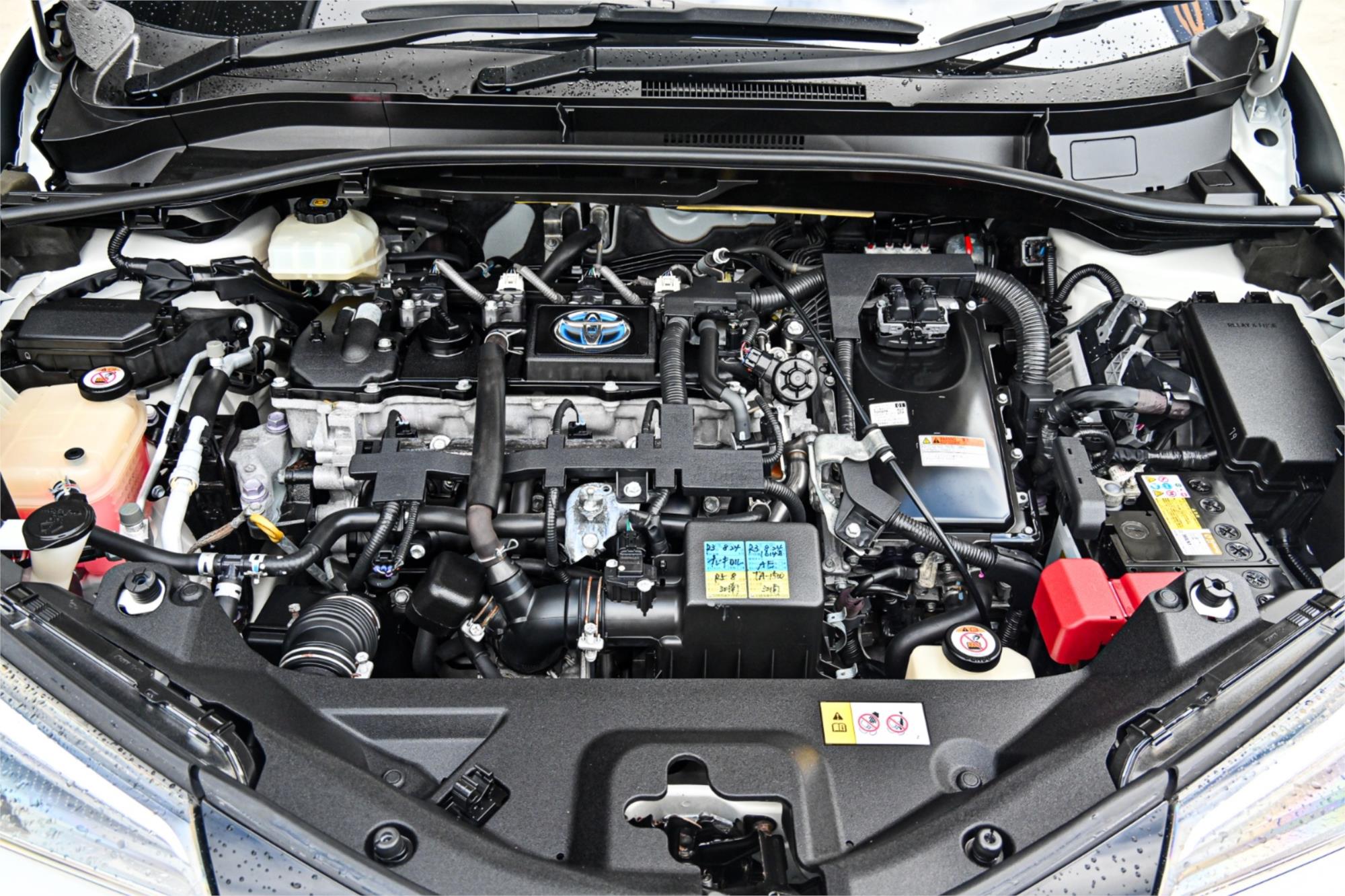 2018 TOYOTA C-HR HYBRID AUTOMATIC WAGON