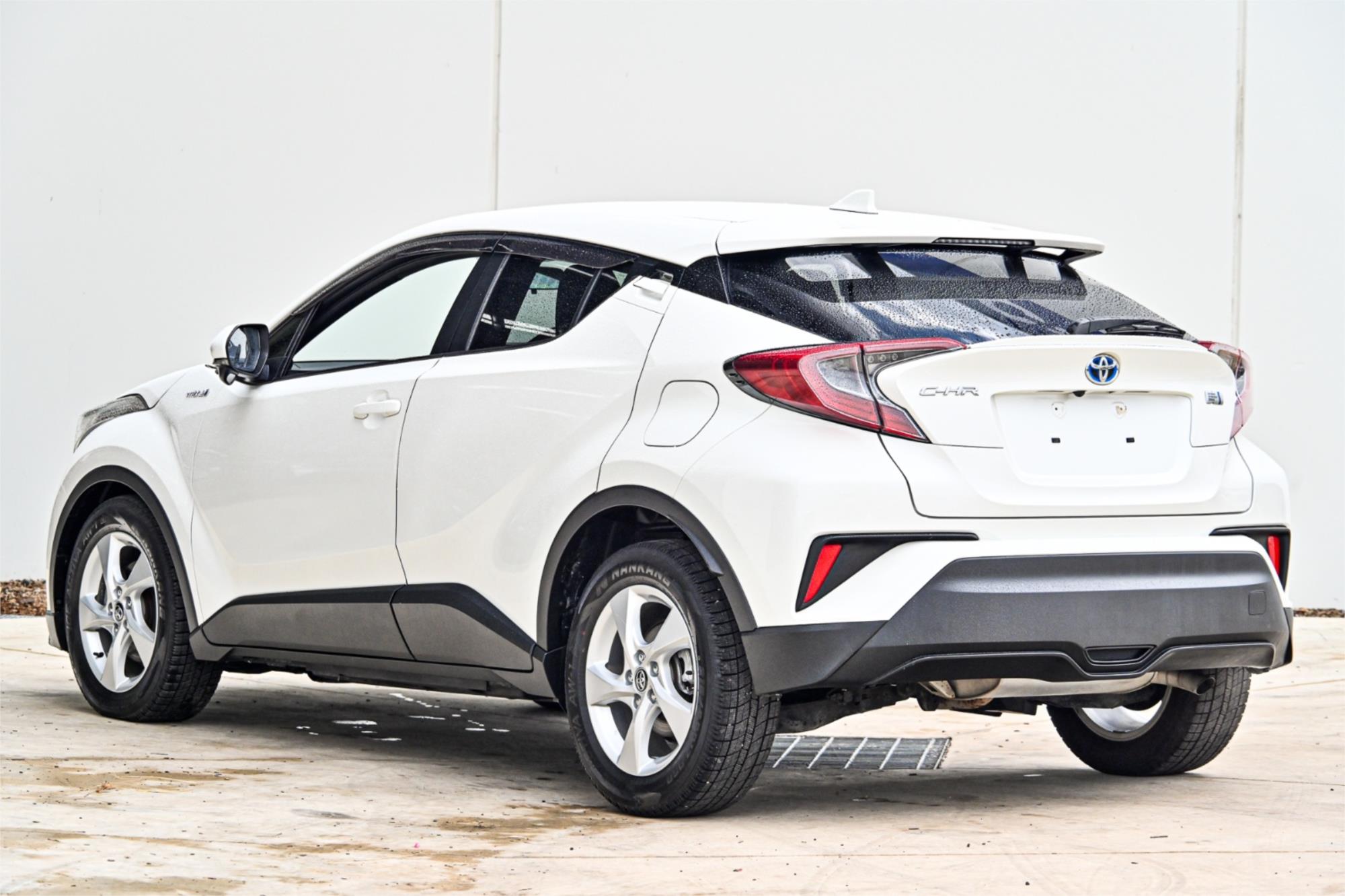 2018 TOYOTA C-HR HYBRID AUTOMATIC WAGON