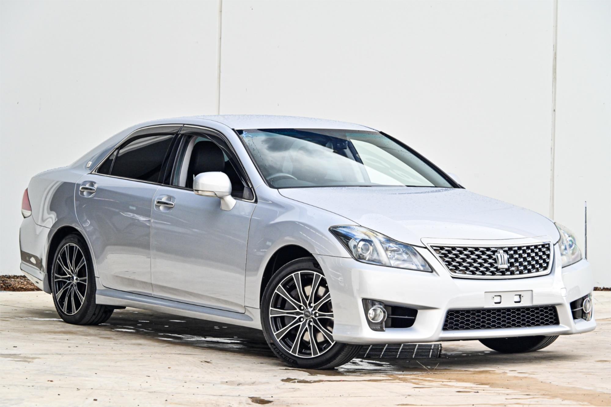 2010 TOYOTA CROWN ATHLETE AUTOMATIC SEDAN