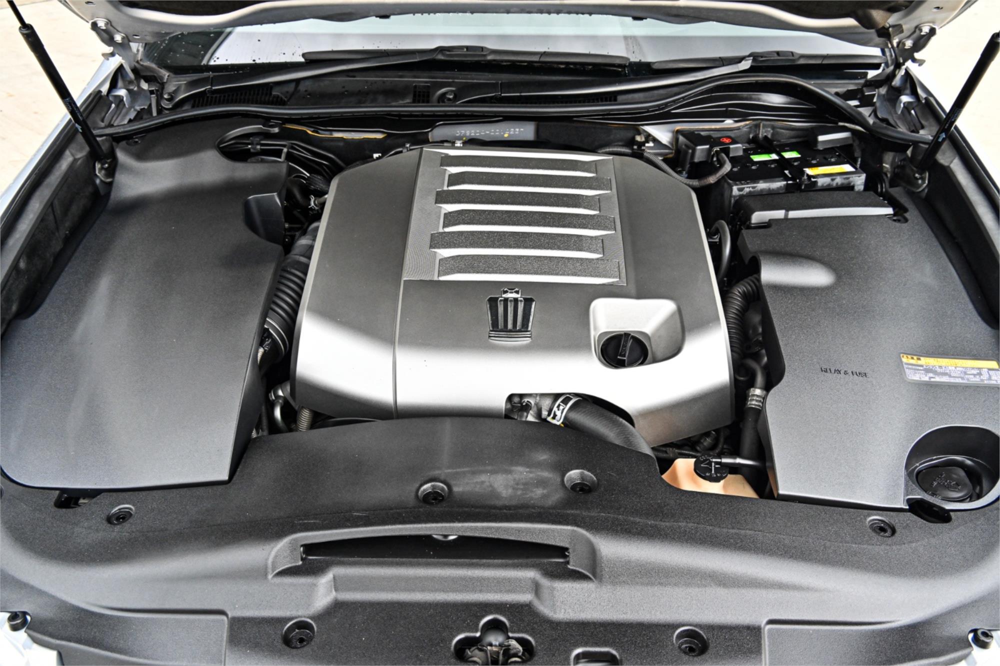 2010 TOYOTA CROWN ATHLETE AUTOMATIC SEDAN