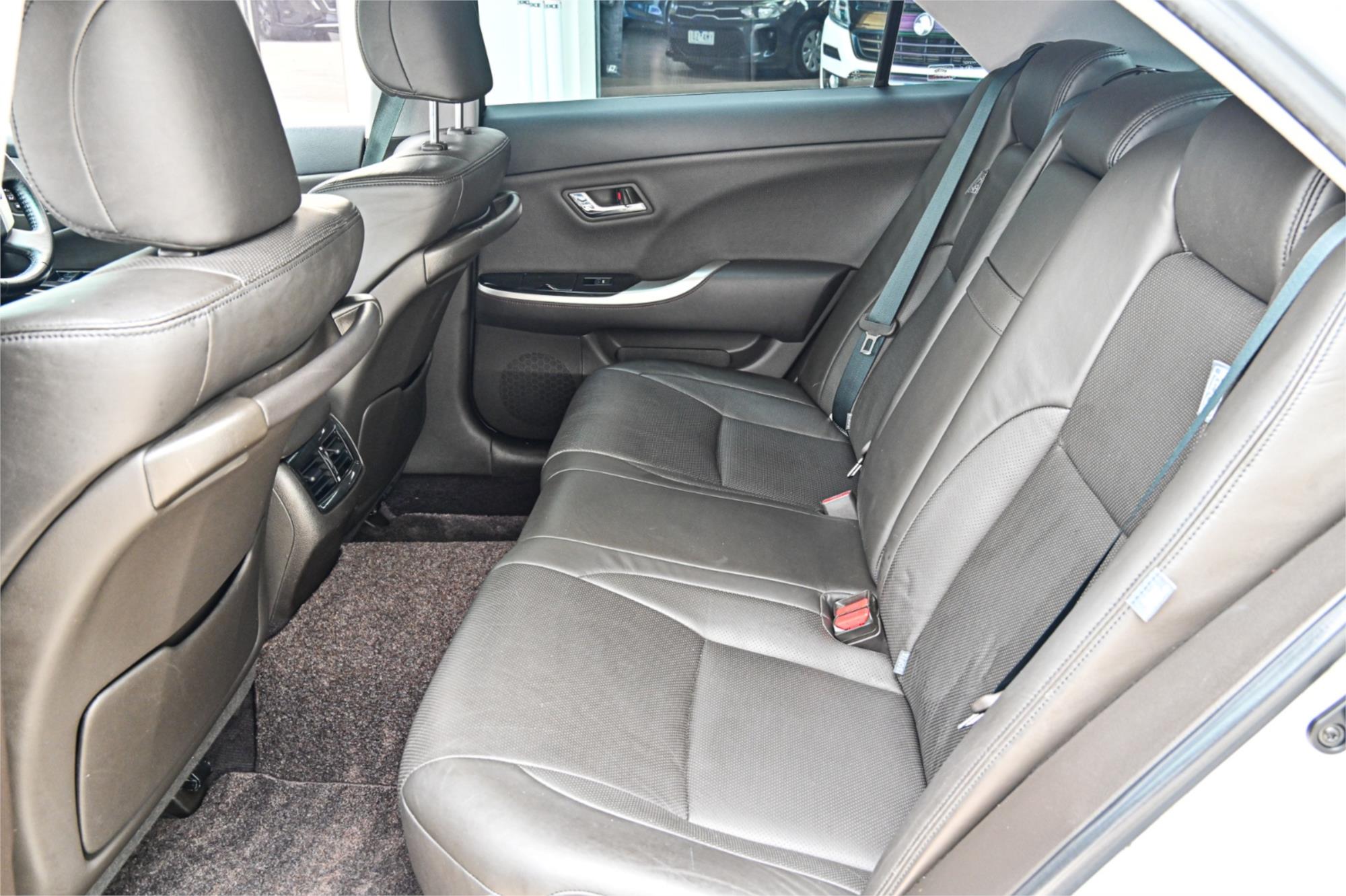 2010 TOYOTA CROWN ATHLETE AUTOMATIC SEDAN
