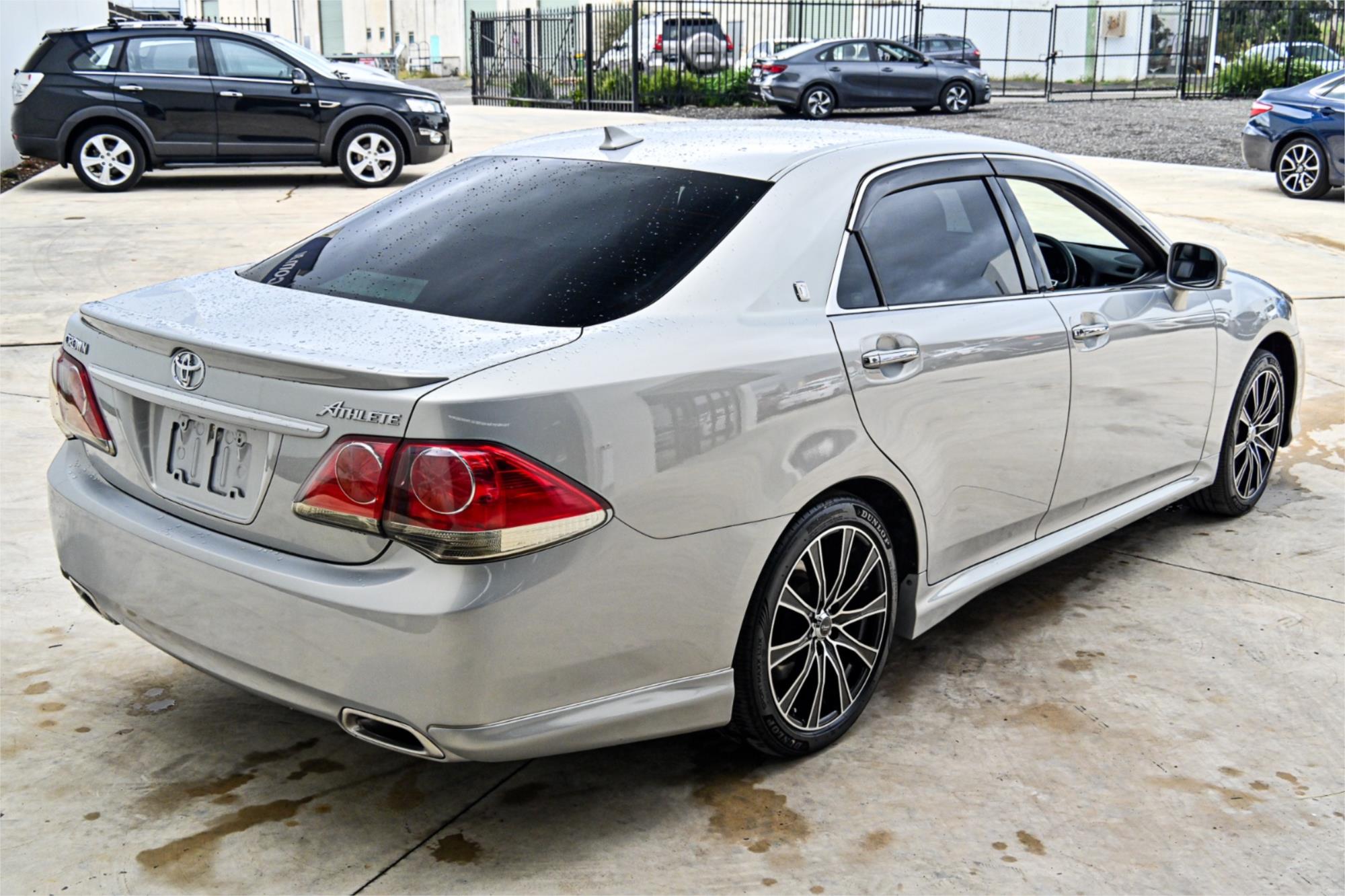2010 TOYOTA CROWN ATHLETE AUTOMATIC SEDAN