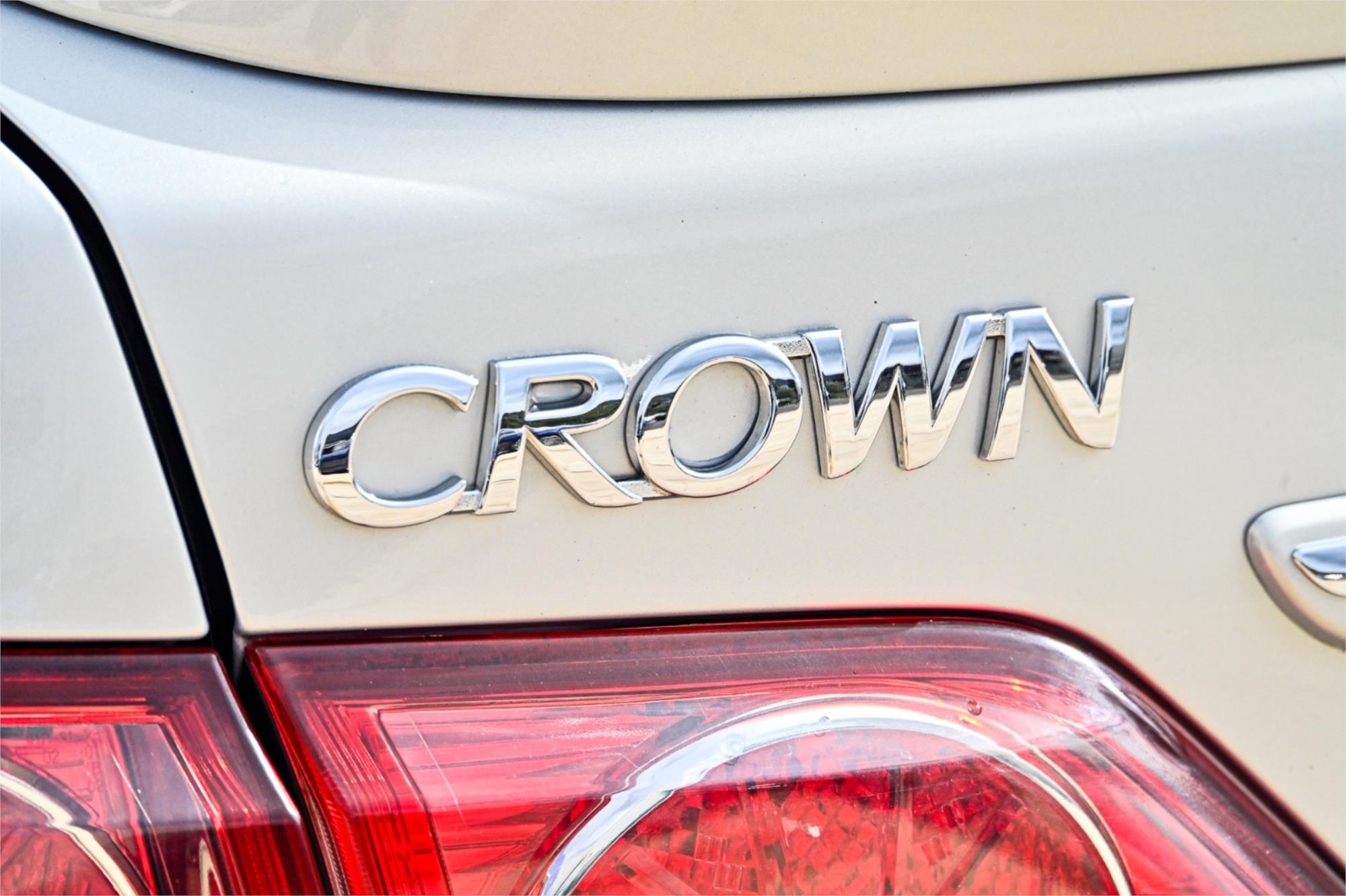 2010 TOYOTA CROWN ATHLETE AUTOMATIC SEDAN
