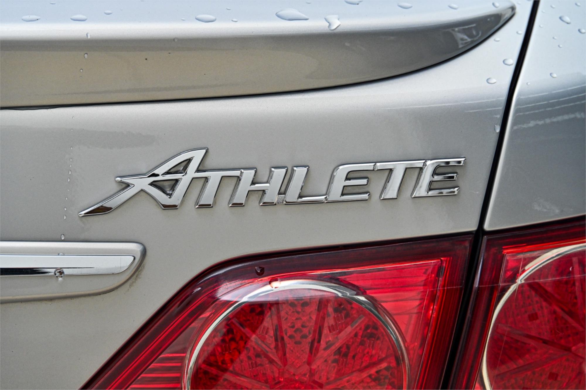 2010 TOYOTA CROWN ATHLETE AUTOMATIC SEDAN