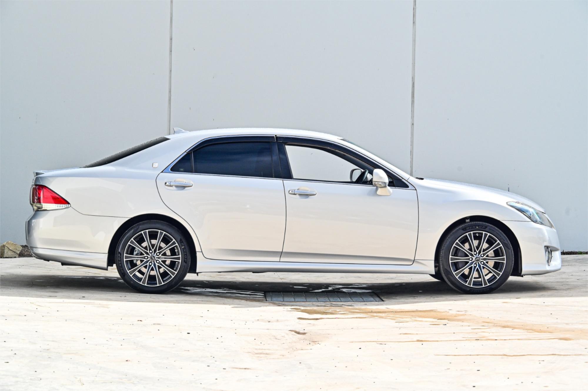 2010 TOYOTA CROWN ATHLETE AUTOMATIC SEDAN