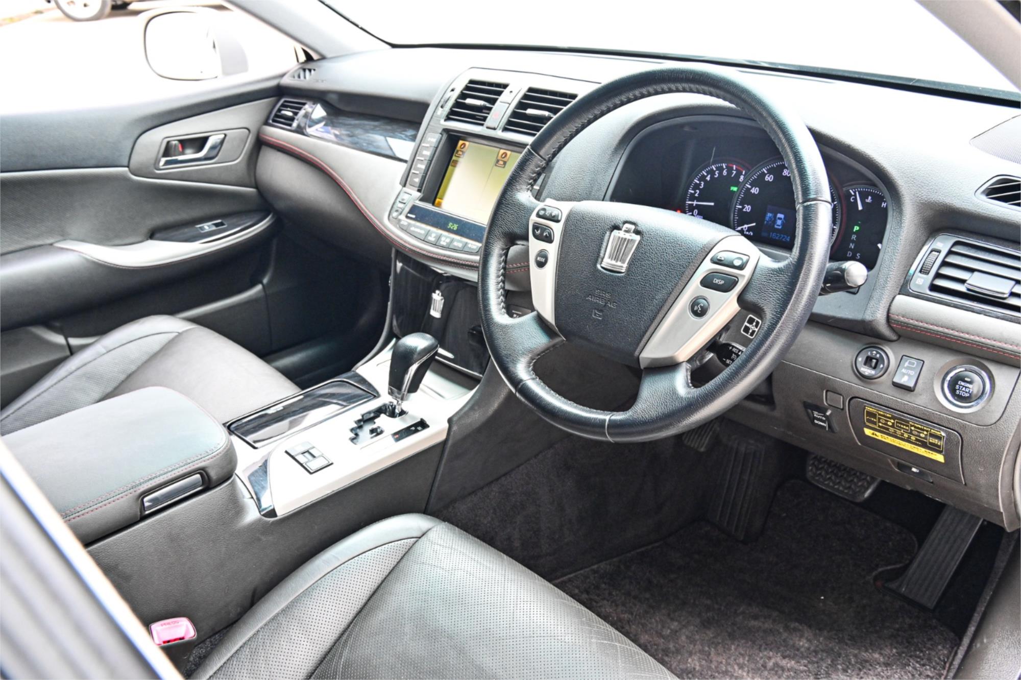 2010 TOYOTA CROWN ATHLETE AUTOMATIC SEDAN