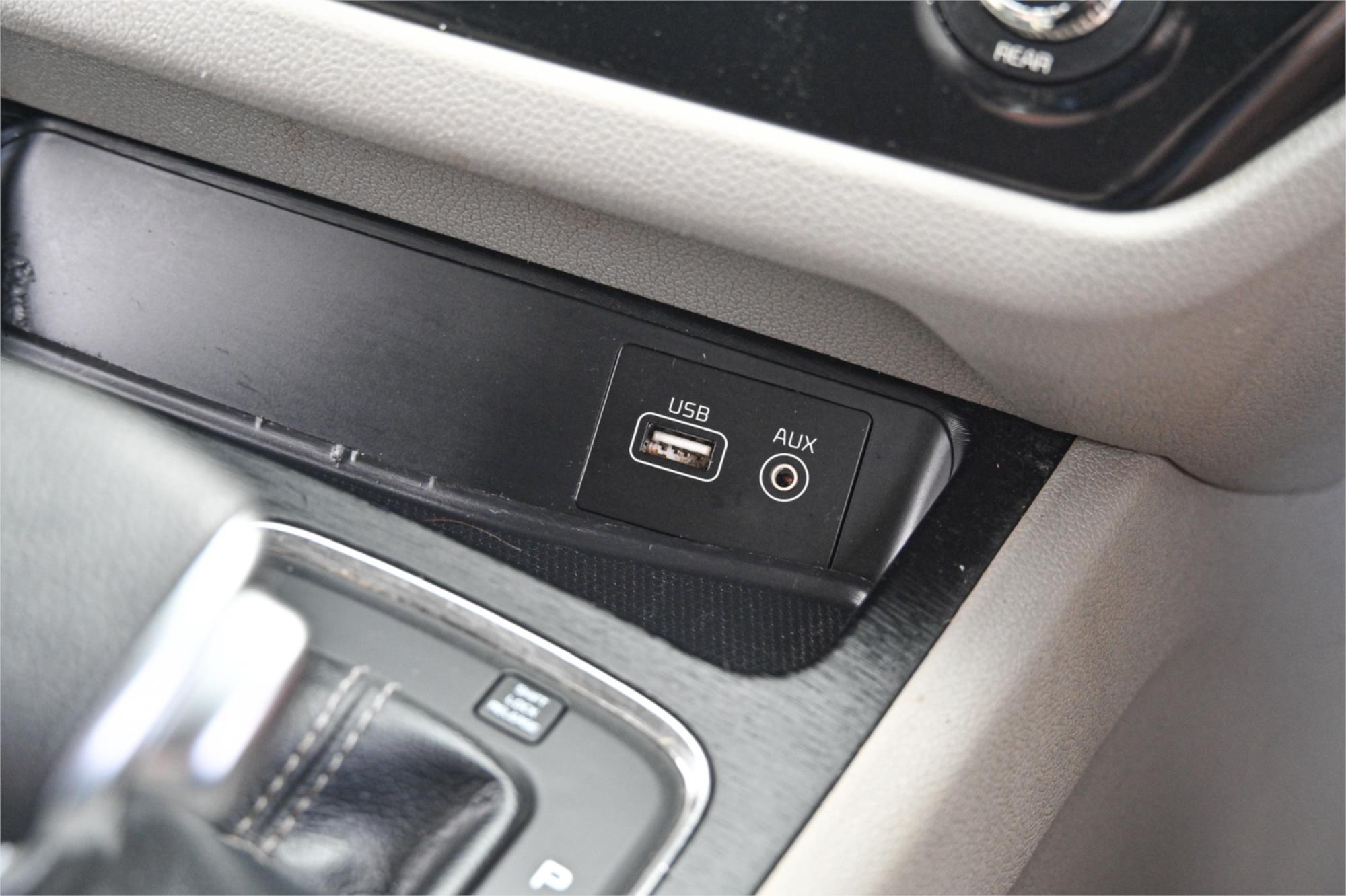 2018 KIA CARNIVAL YP PE MY19 S 8 SP AUTOMATIC 4D WAGON