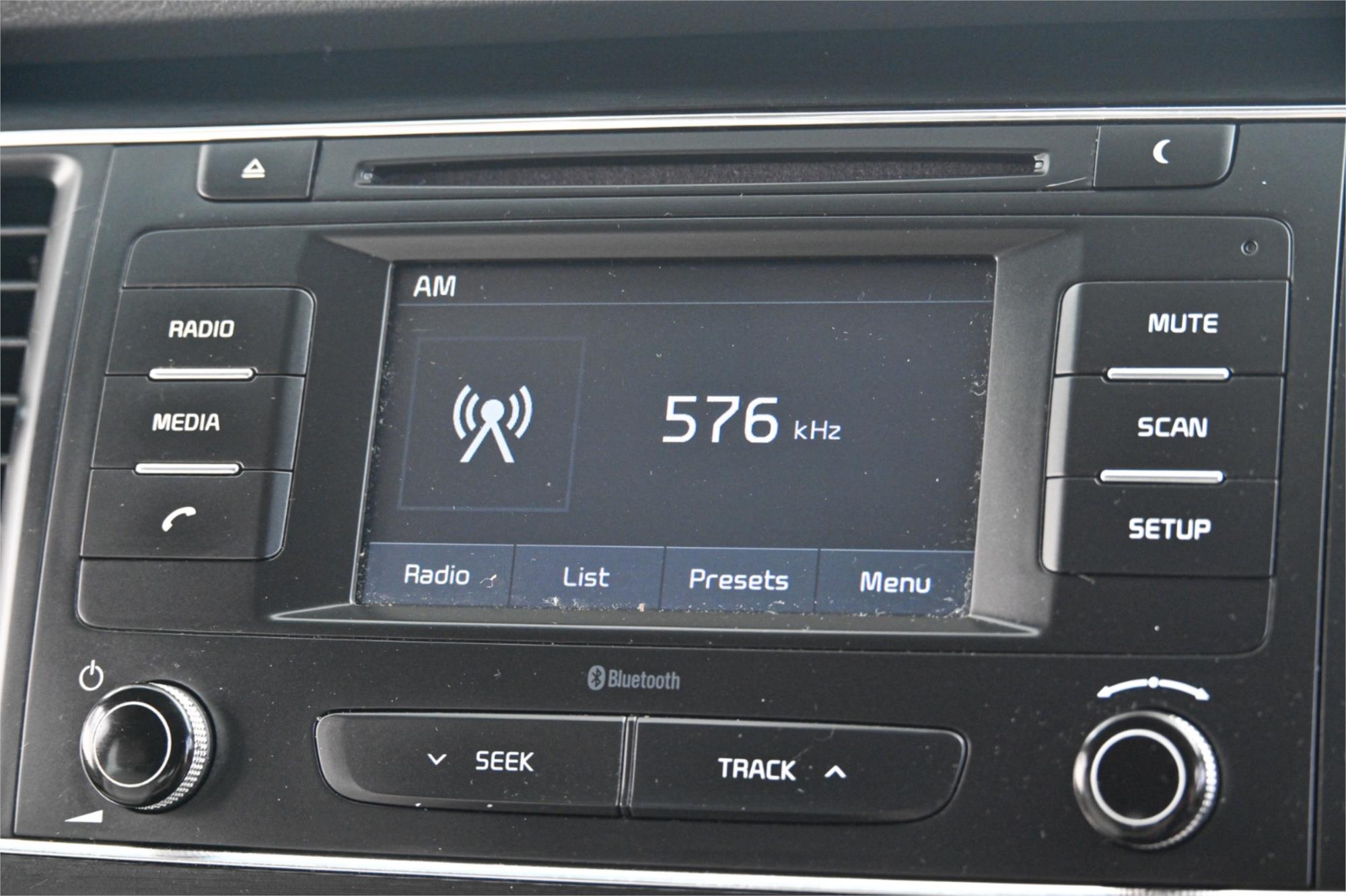 2018 KIA CARNIVAL YP PE MY19 S 8 SP AUTOMATIC 4D WAGON