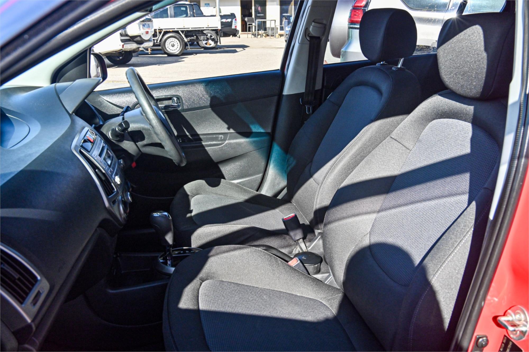 2013 HYUNDAI i20 PB MY12.5 ACTIVE 4 SP AUTOMATIC 3D HATCHBACK