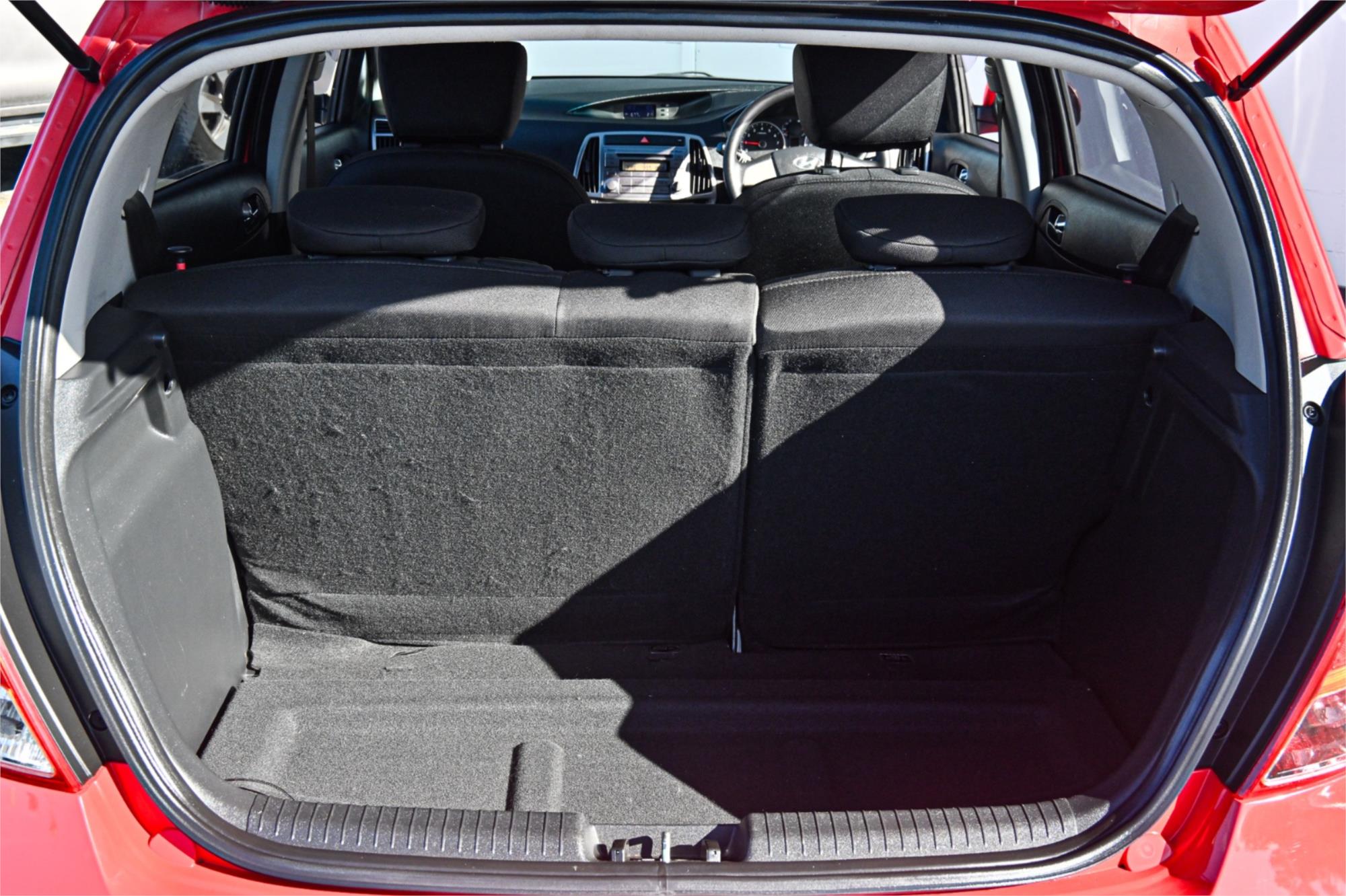 2013 HYUNDAI i20 PB MY12.5 ACTIVE 4 SP AUTOMATIC 3D HATCHBACK
