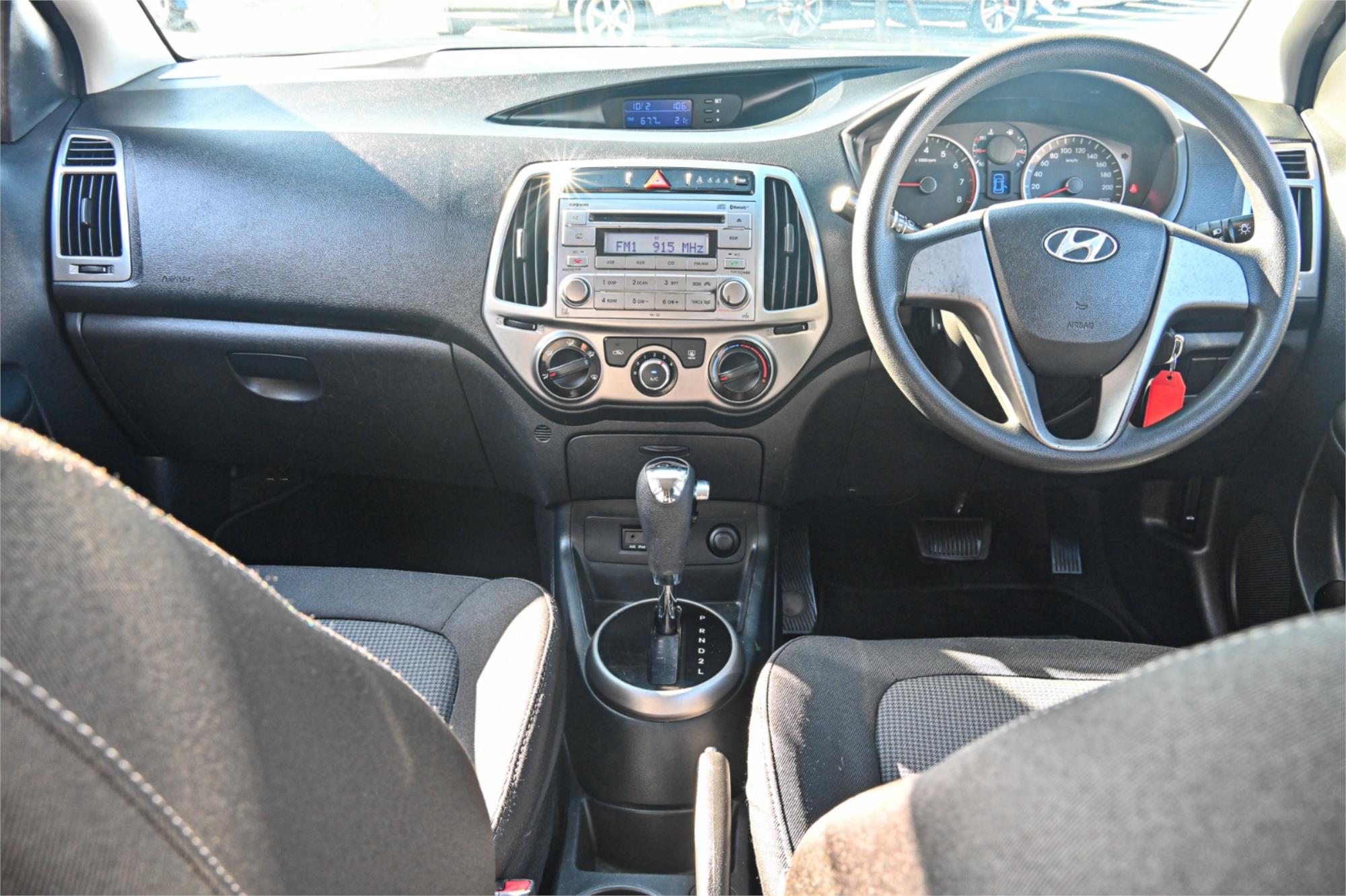 2013 HYUNDAI i20 PB MY12.5 ACTIVE 4 SP AUTOMATIC 3D HATCHBACK