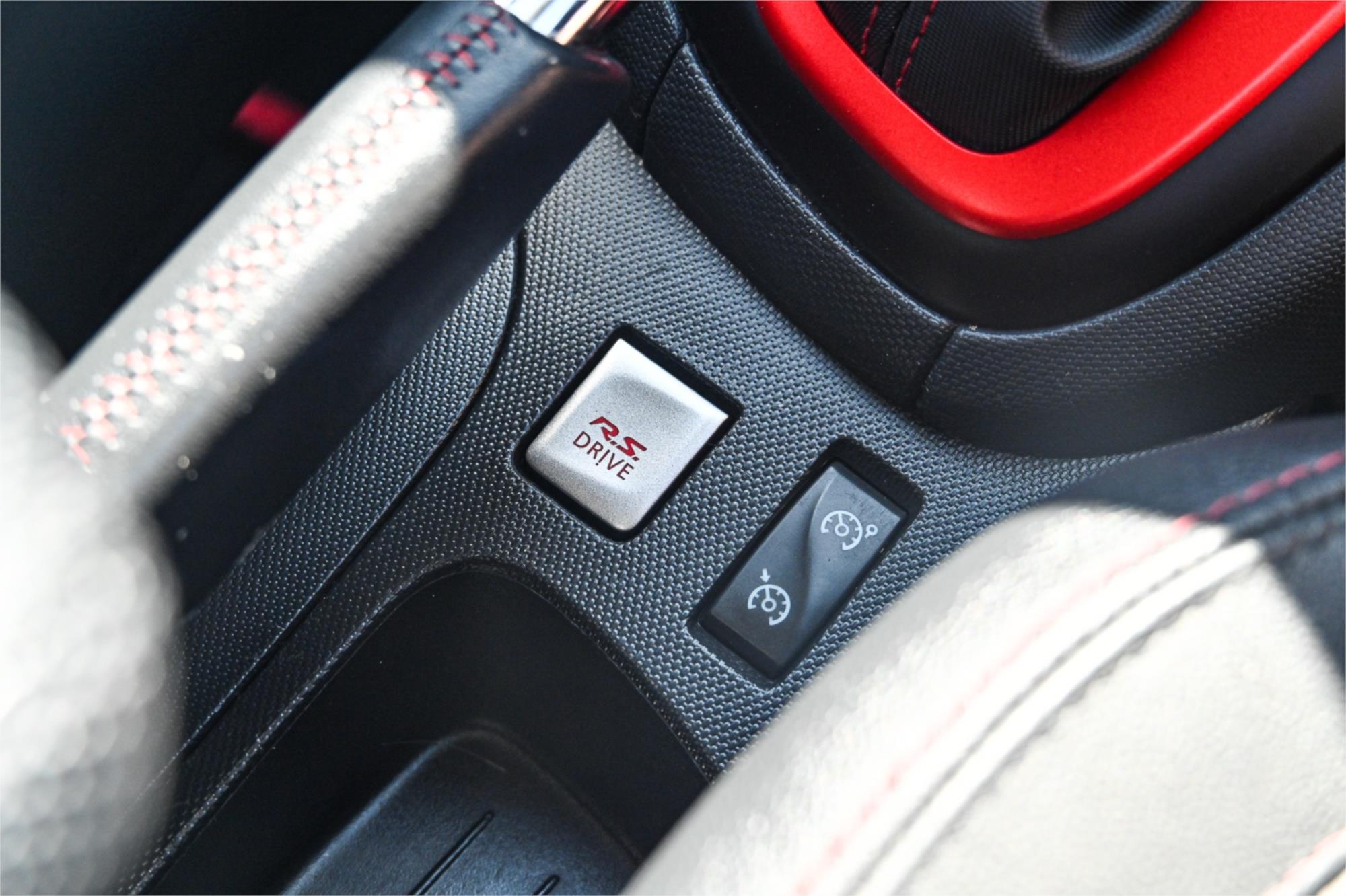 2015 RENAULT CLIO IV B98 R.S. 200 SPORTS AUTOMATIC DUAL CLUTCH HATCHBACK