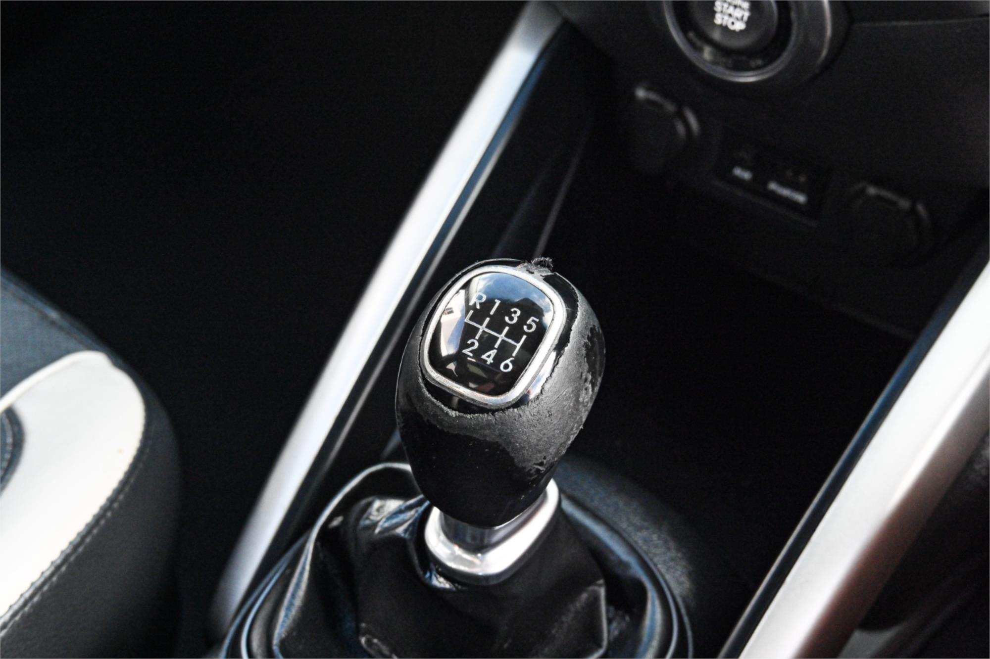 2013 HYUNDAI VELOSTER FS MY13 SR TURBO 6 SP MANUAL 3D COUPE