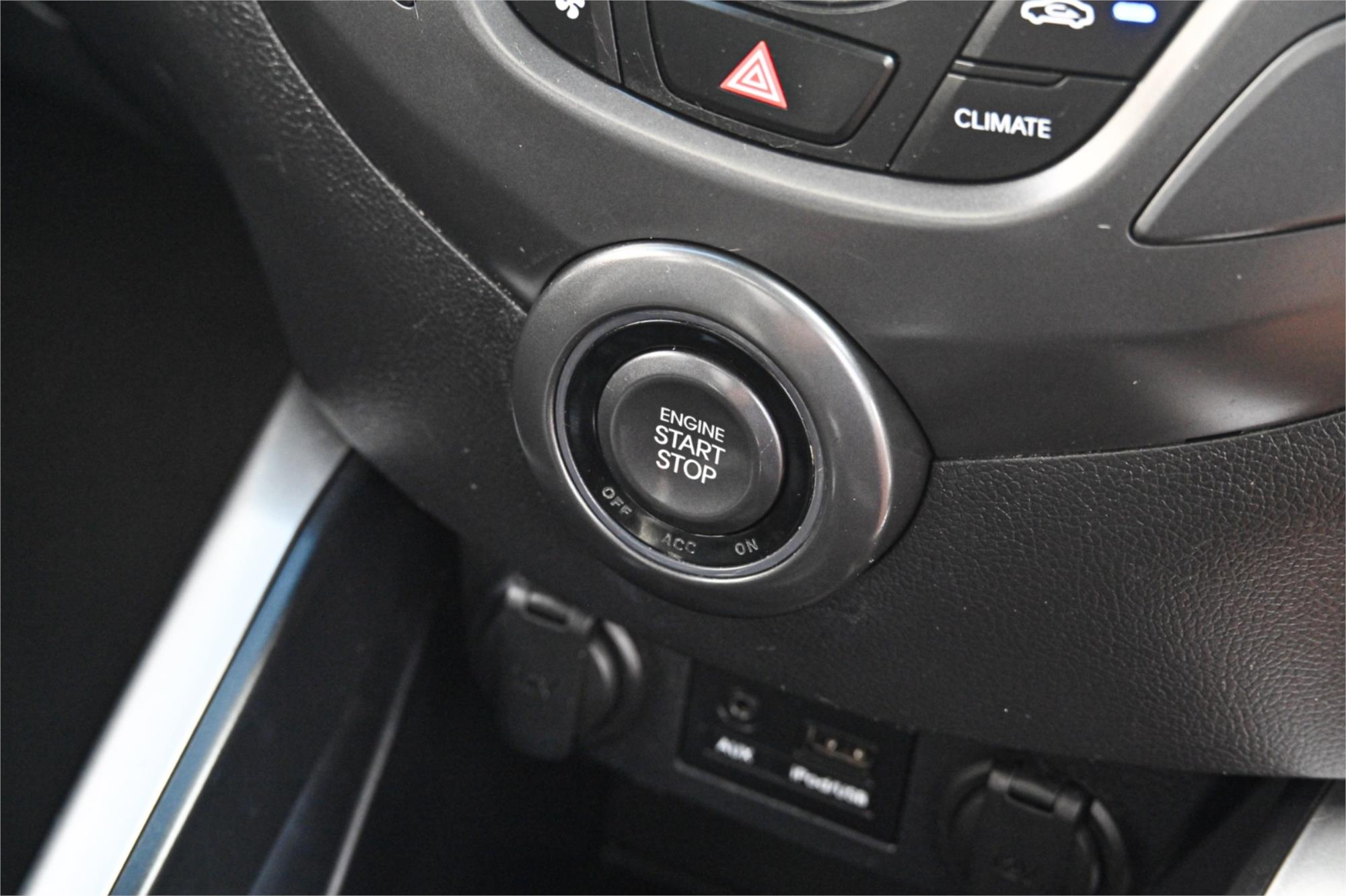 2013 HYUNDAI VELOSTER FS MY13 SR TURBO 6 SP MANUAL 3D COUPE